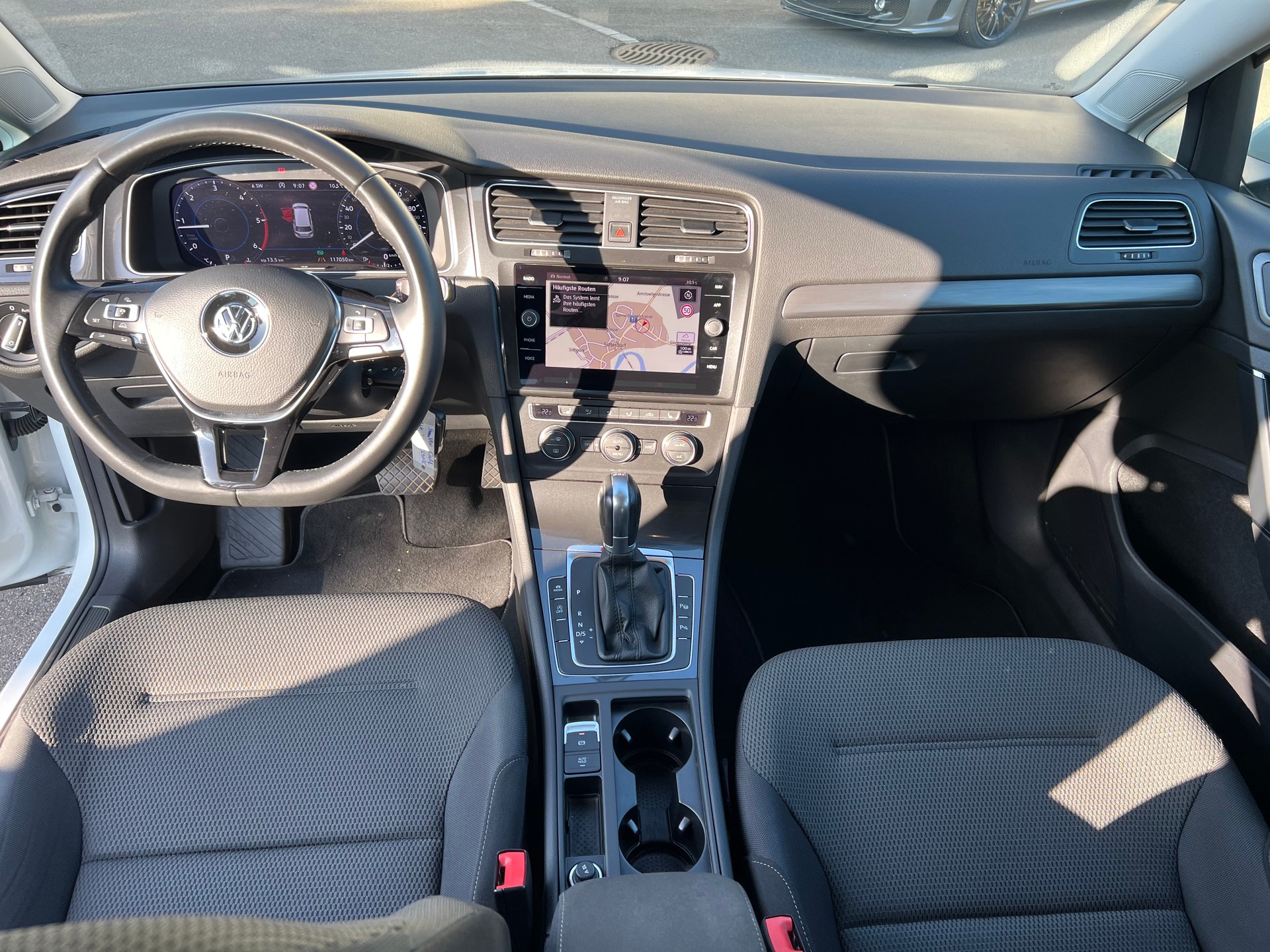 VW Golf Variant 2.0 TDI Comfortline 4Motion DSG-image-22