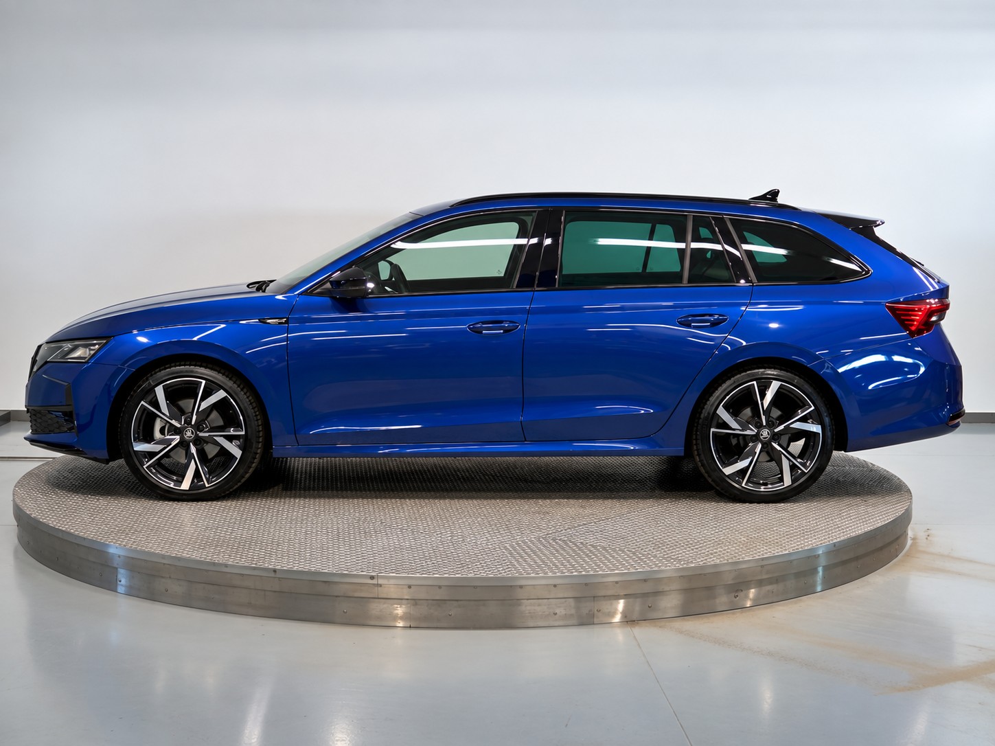 SKODA Octavia Combi 2.0 TSI DSG Sport Line 4x4 204PS *FACELIFT MODEL *Garantie 60M. oder. MAX: 150'000KM *Frontscheibenheizung-showroom-element-1