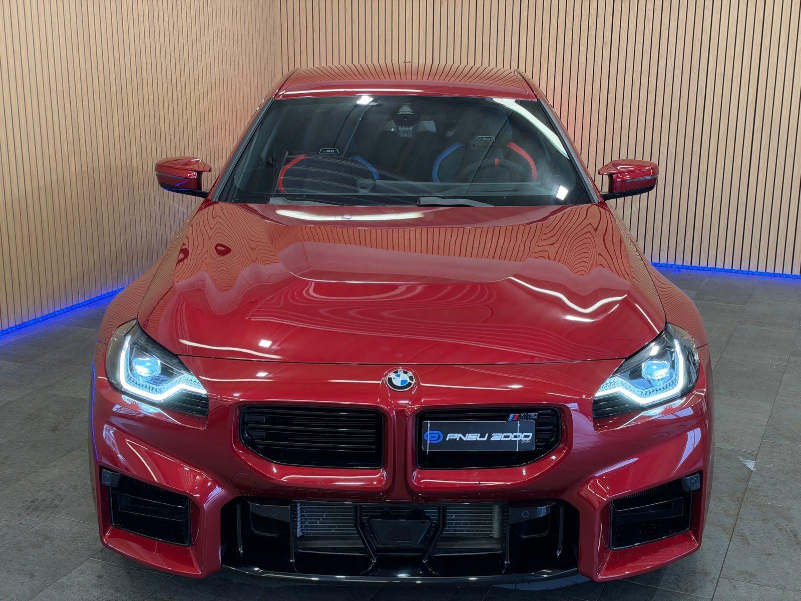BMW M2 Steptronic *Fire Red Metallic*-showroom-element-1