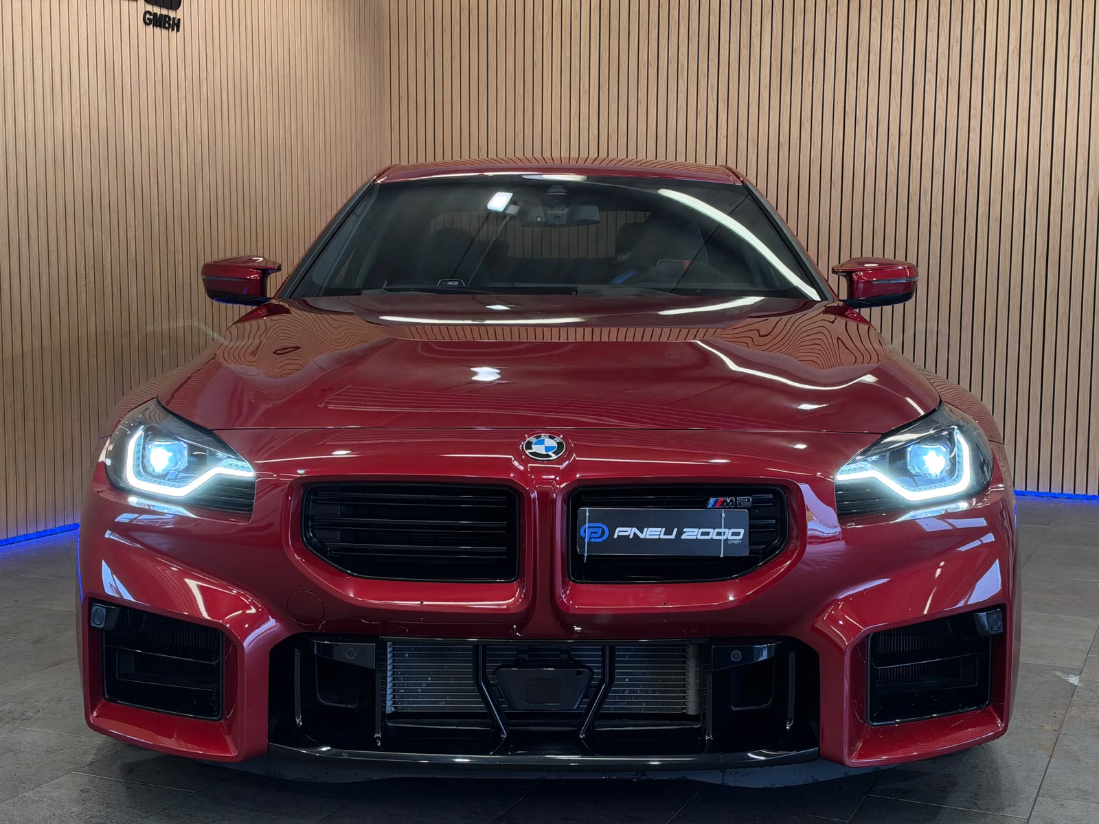BMW M2 Steptronic *Fire Red Metallic*-showroom-element-3