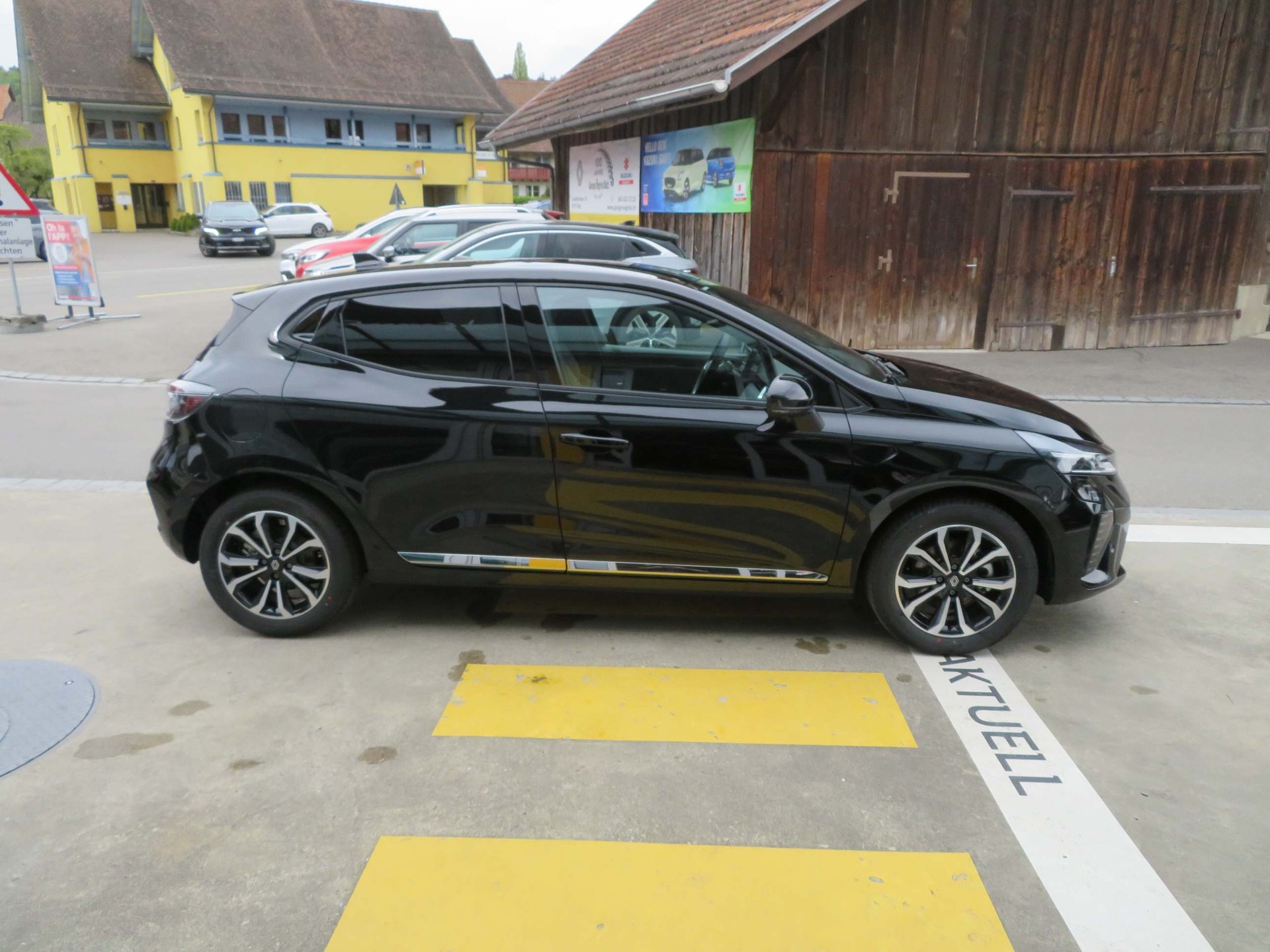 RENAULT Clio 1.6 E-Tech techno-showroom-element-3