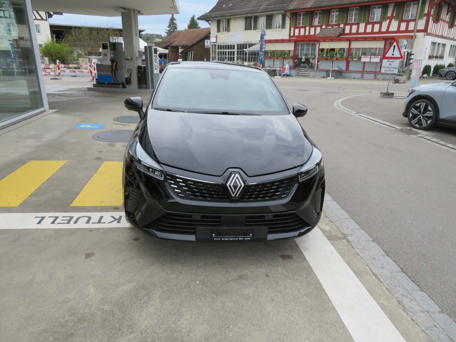 RENAULT Clio 1.6 E-Tech techno-showroom-element-2