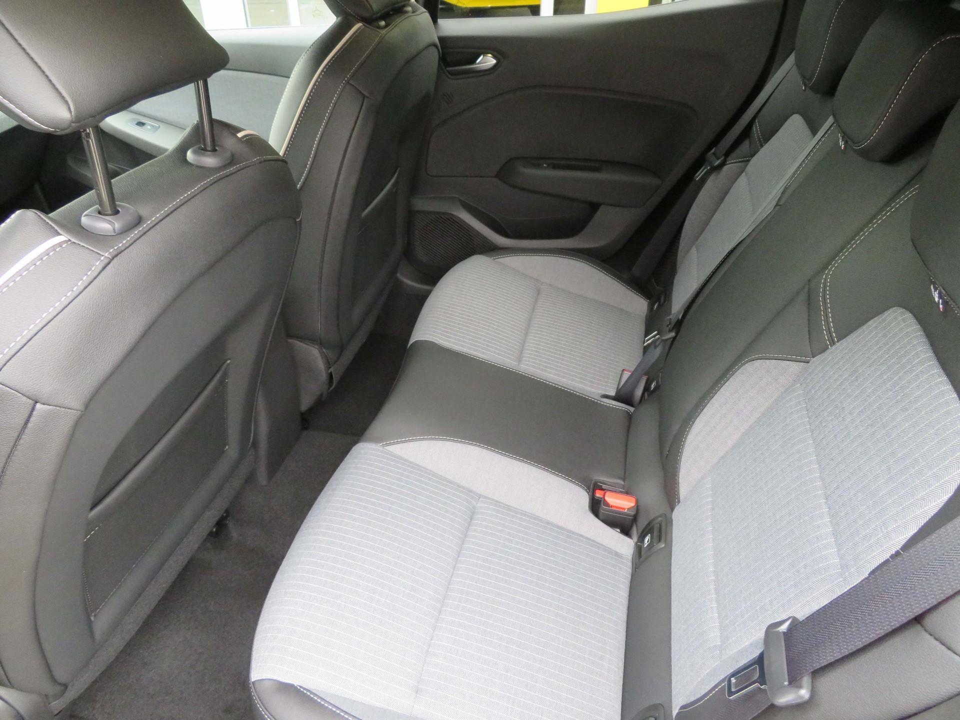 RENAULT Clio 1.6 E-Tech techno-image-6