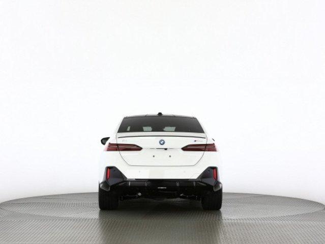 BMW i5 M60 xDrive-image-11