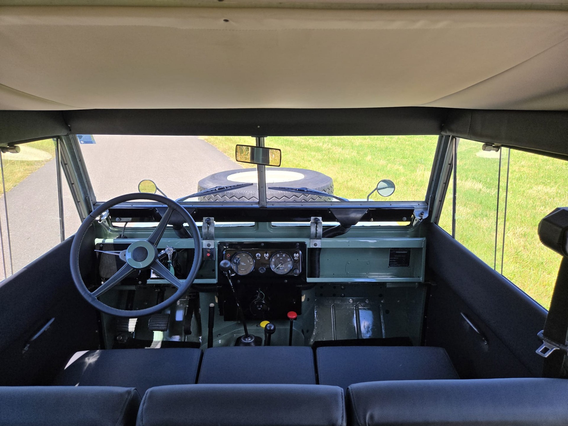 LAND ROVER IIA 109-image-9