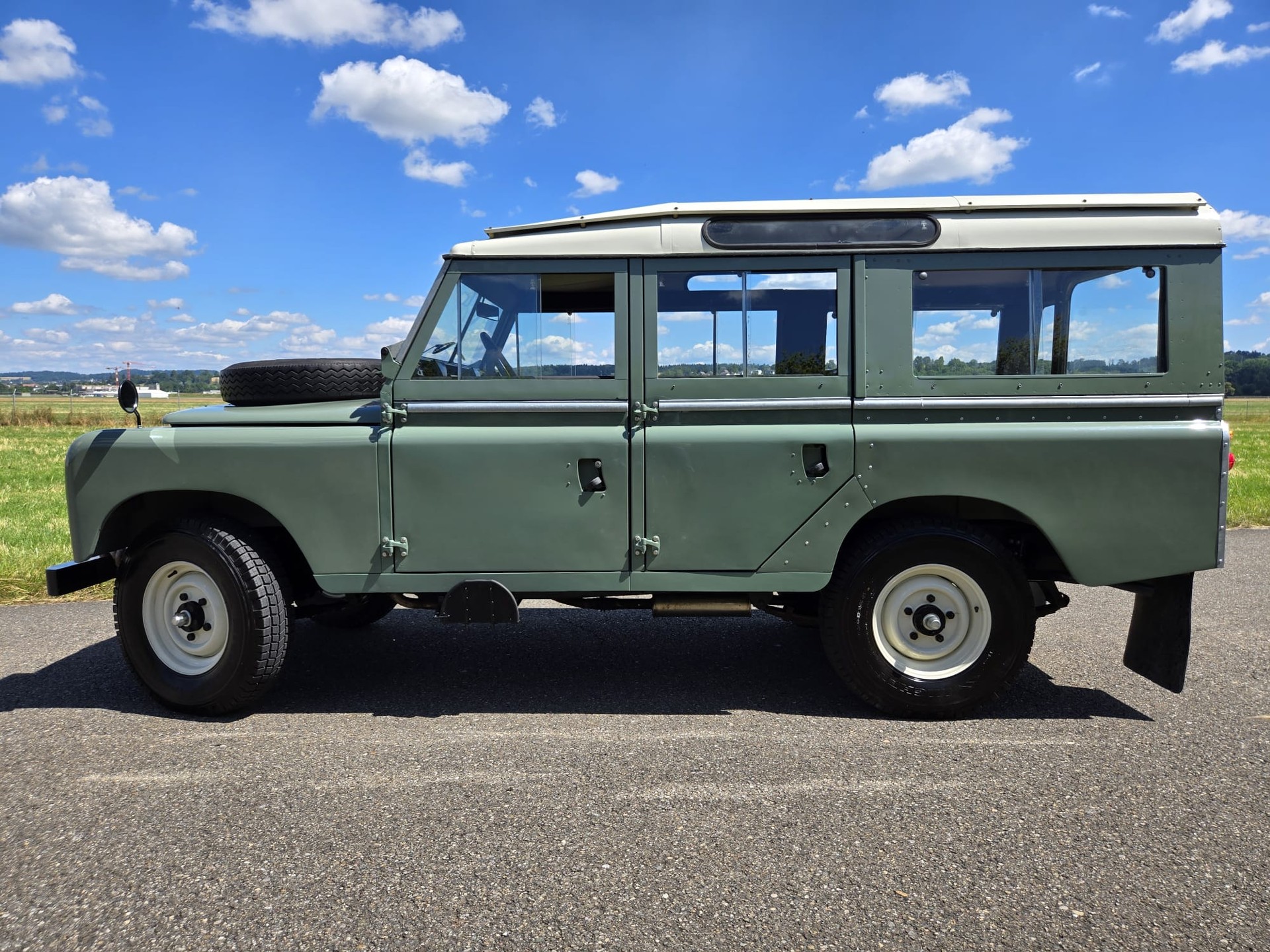 LAND ROVER IIA 109-image-3