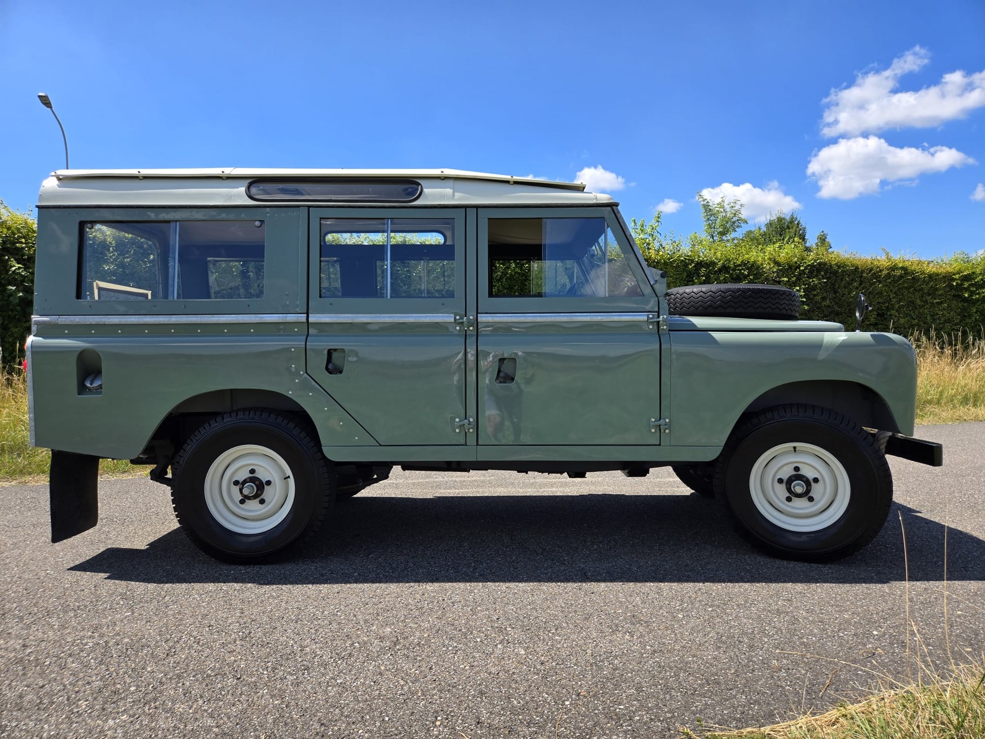 LAND ROVER IIA 109-image-2