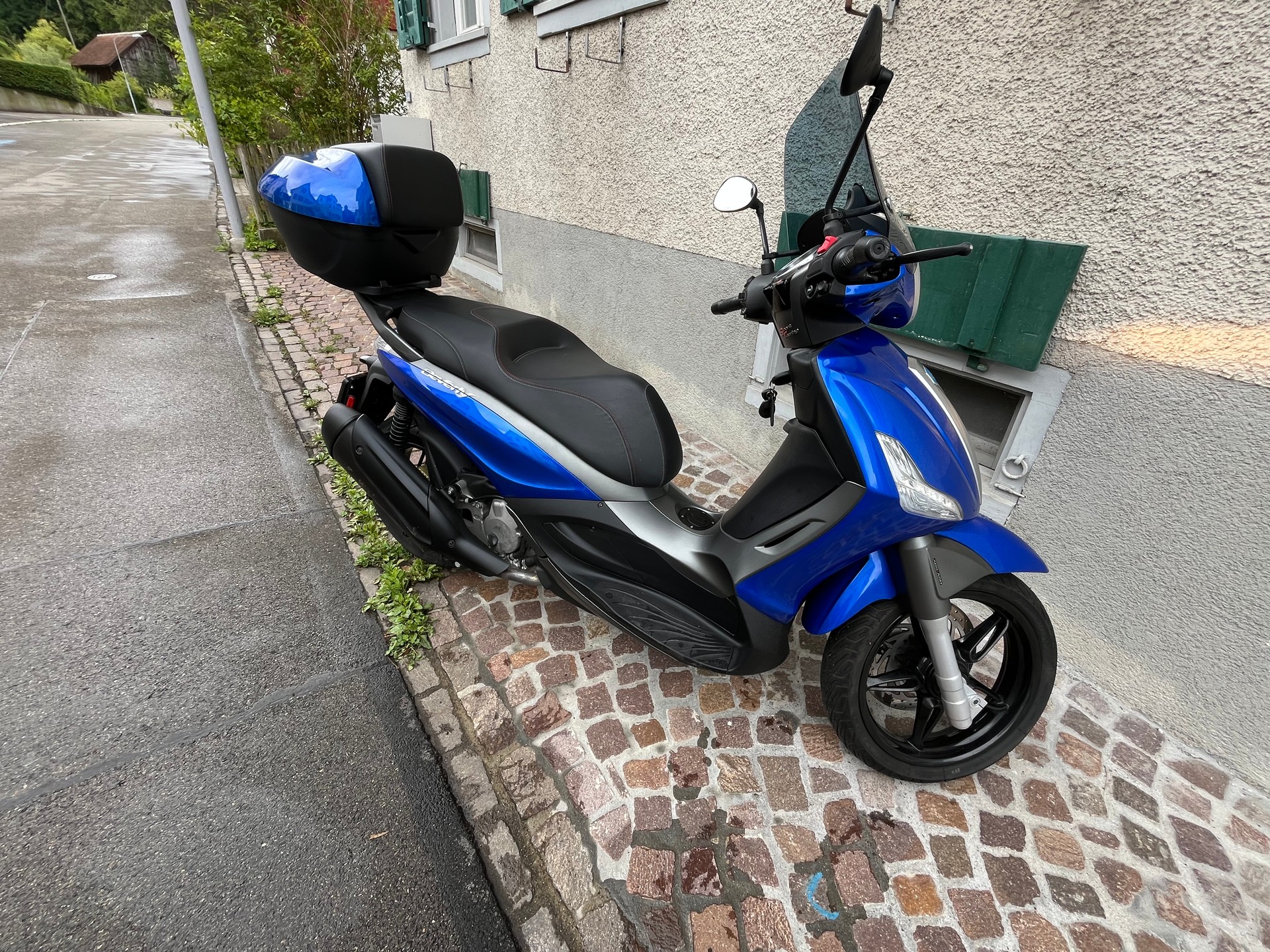 PIAGGIO Beverly 350 i.e. Sport Touring-image-1