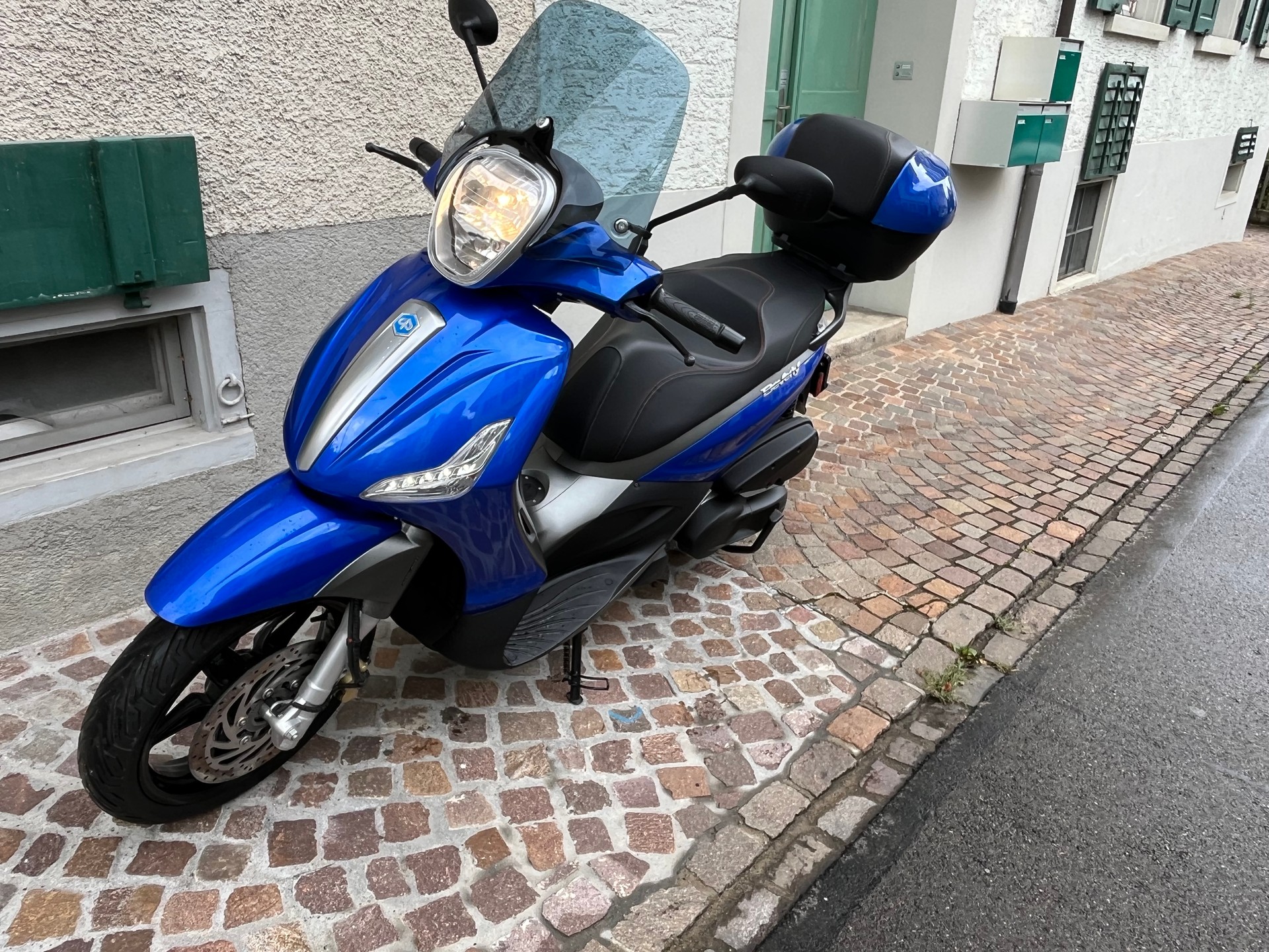 PIAGGIO Beverly 350 i.e. Sport Touring-image-3