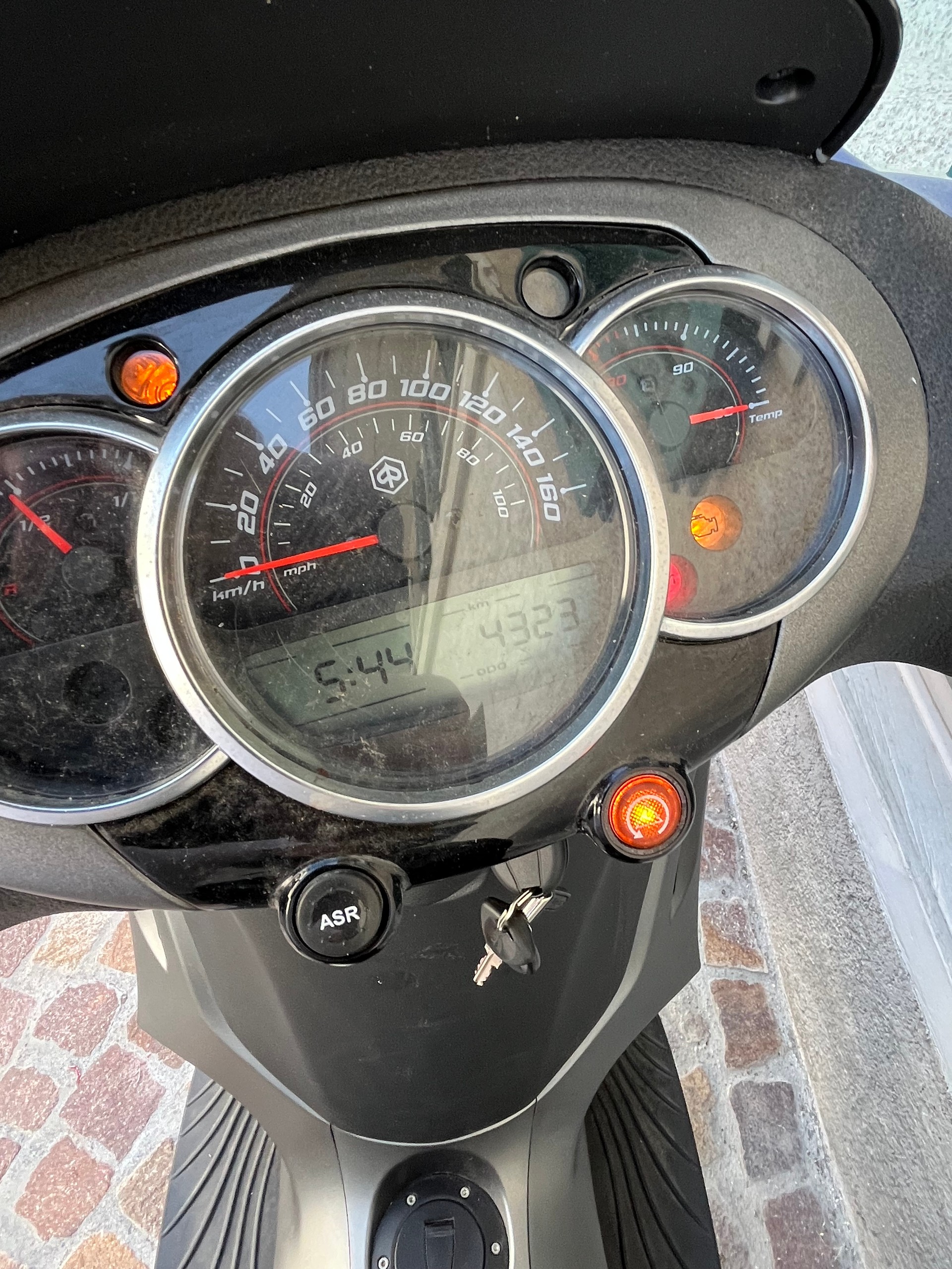 PIAGGIO Beverly 350 i.e. Sport Touring-image-5