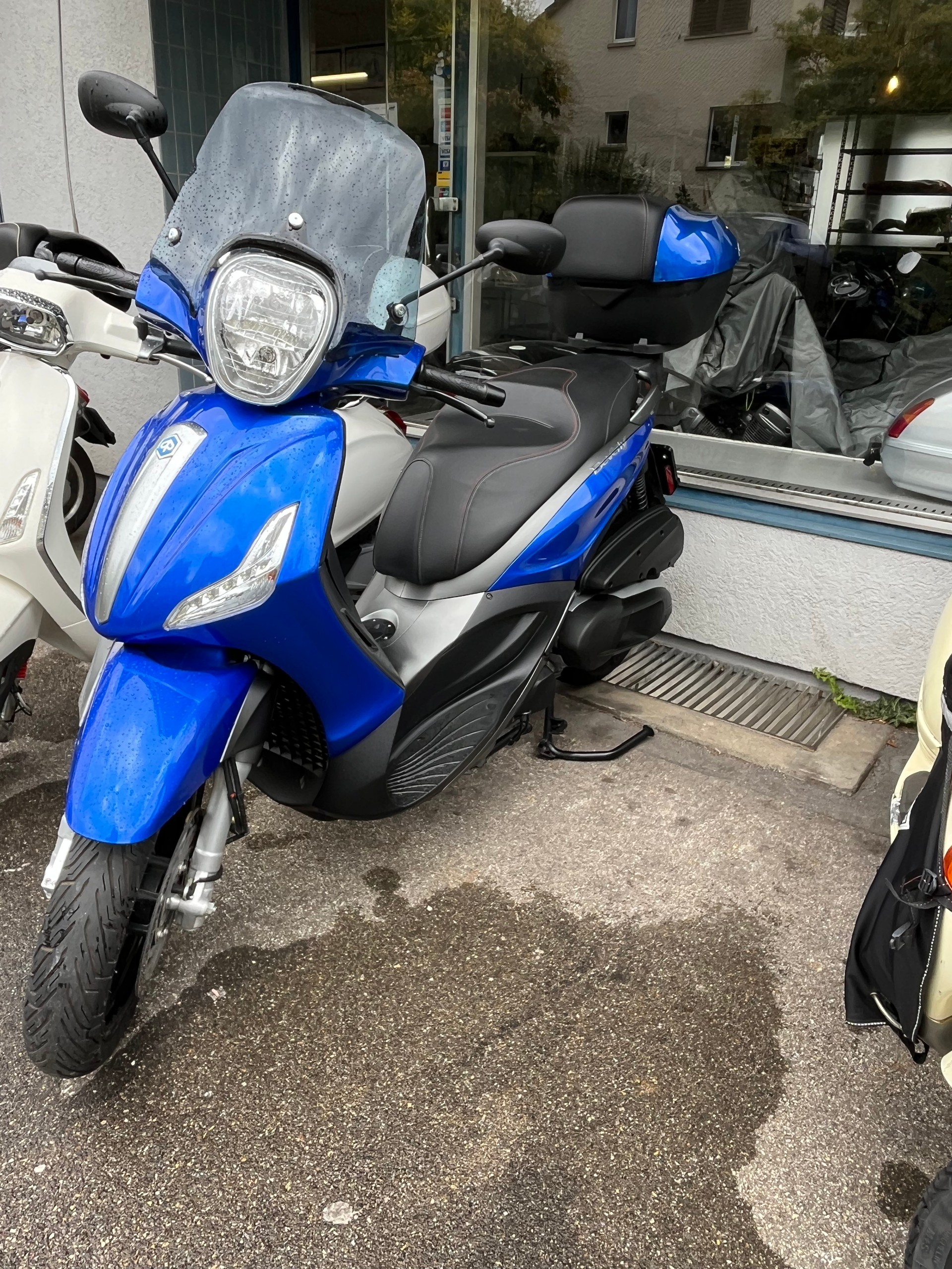 PIAGGIO Beverly 350 i.e. Sport Touring-image-4