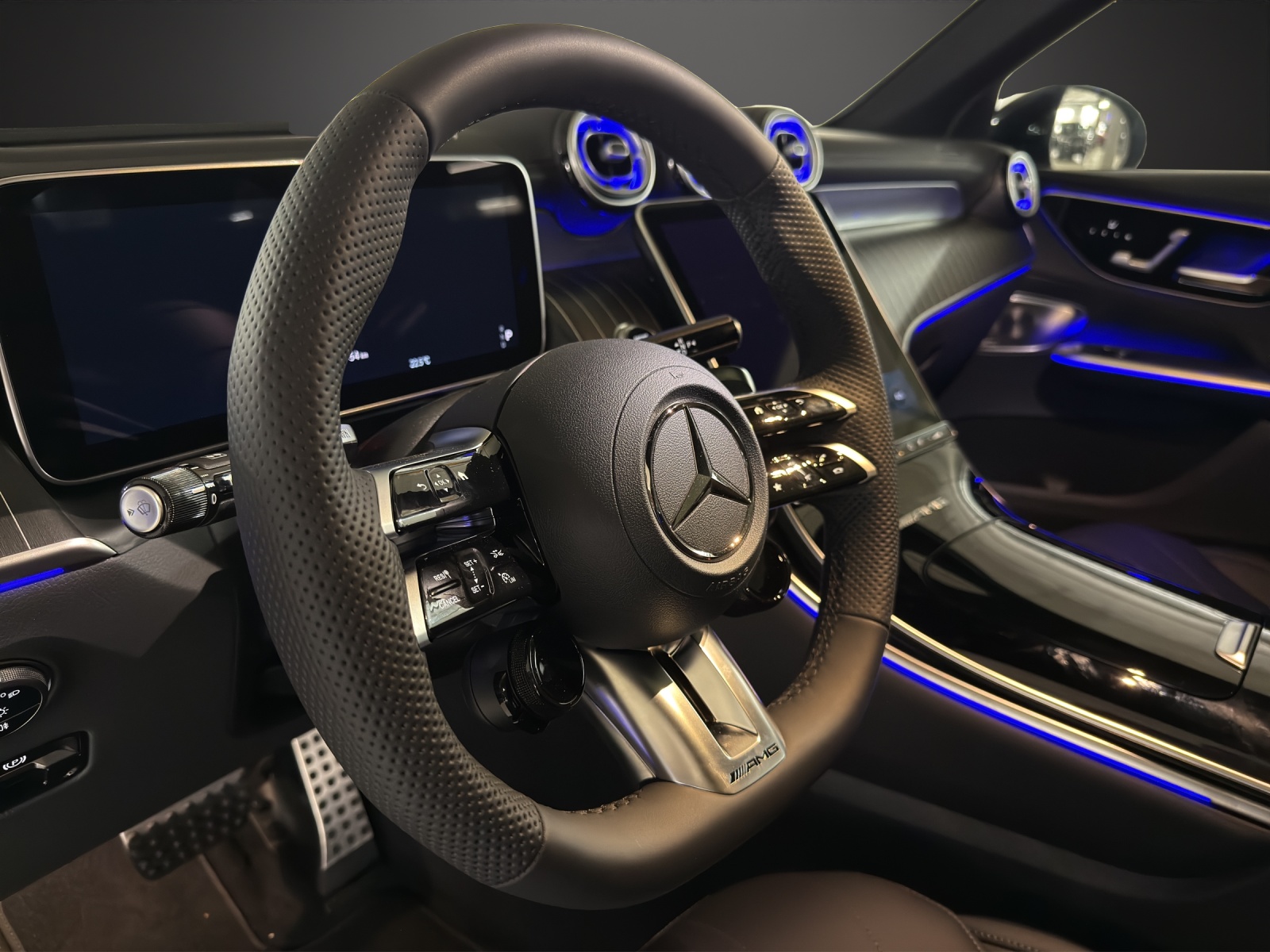MERCEDES-BENZ GLC 43 AMG Executive Edition 4Matic 9G-Tronic-image-12