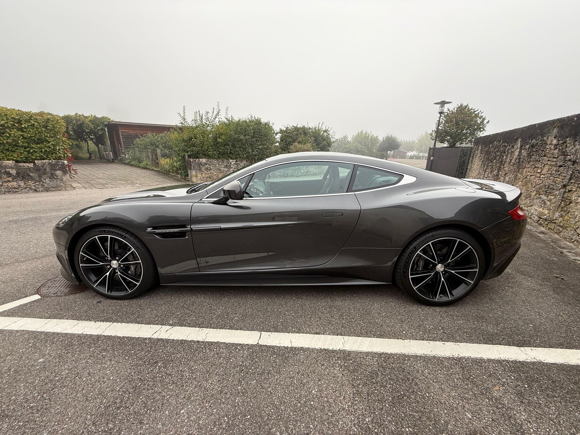 ASTON MARTIN Vanquish V12 5.9-48 Touchtronic 2-showroom-element-3