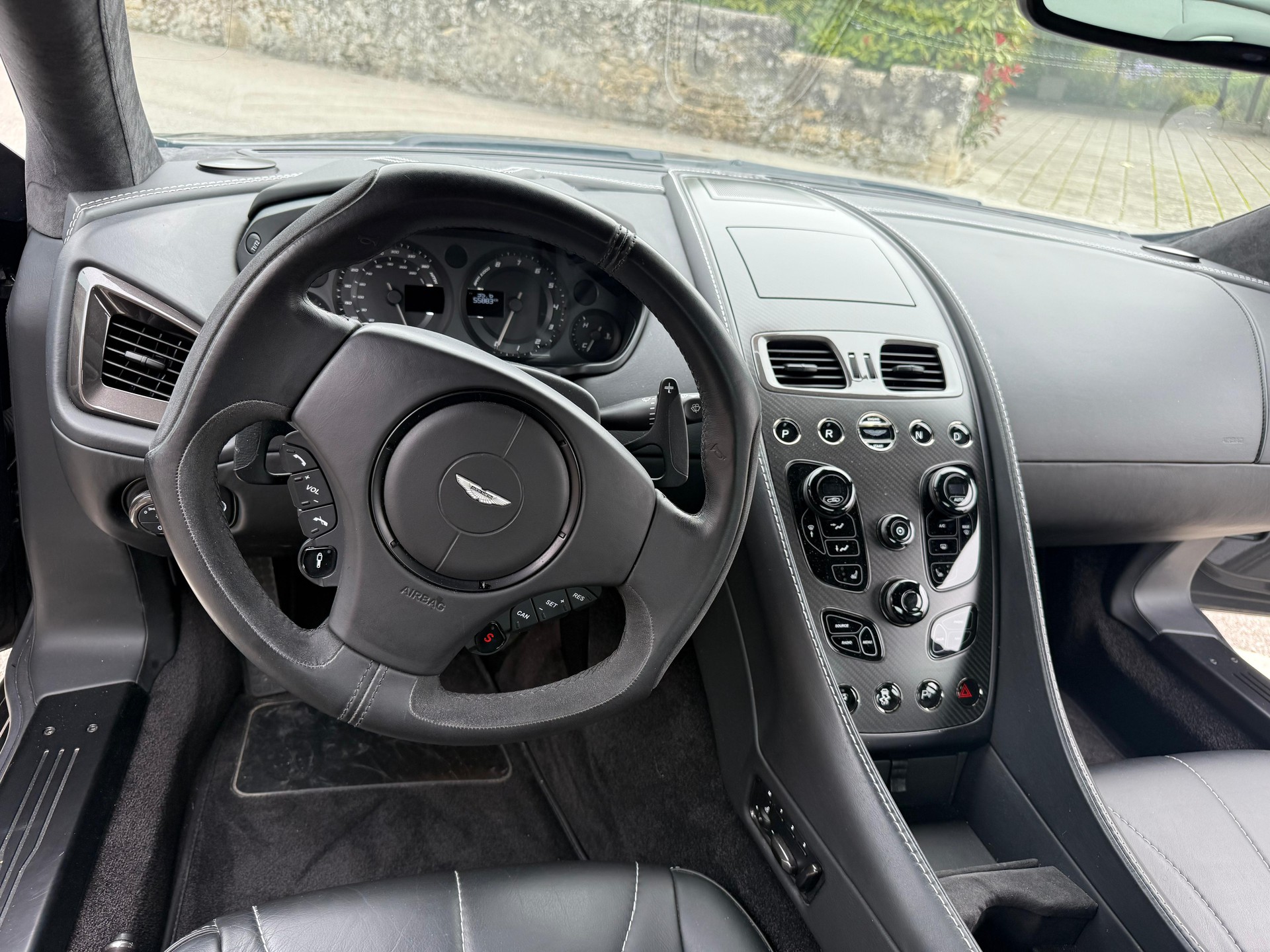 ASTON MARTIN Vanquish V12 5.9-48 Touchtronic 2-image-8