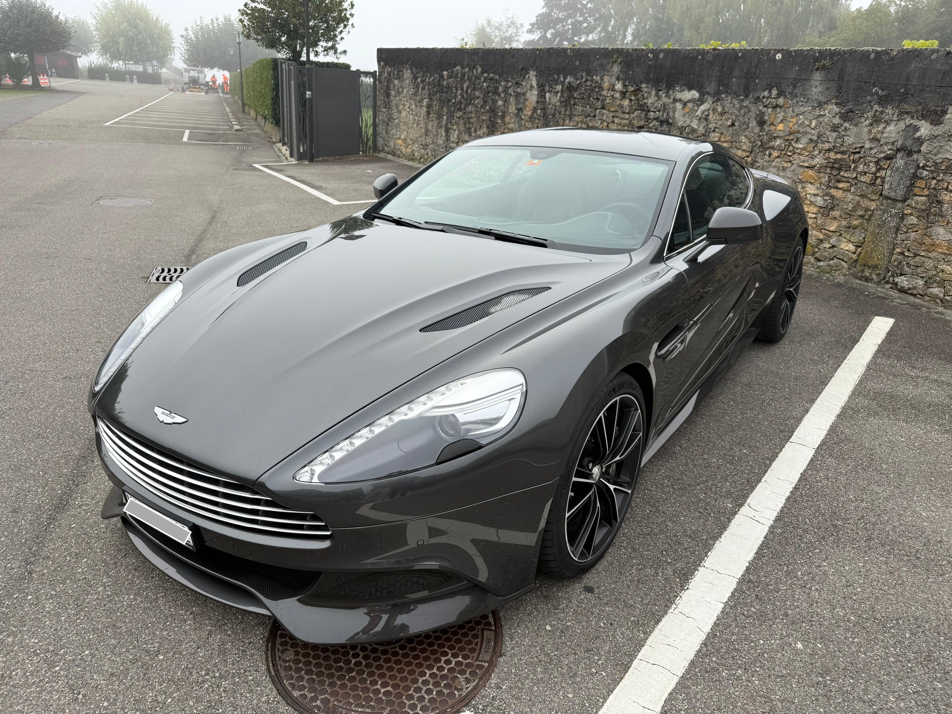 ASTON MARTIN Vanquish V12 5.9-48 Touchtronic 2-showroom-element-1