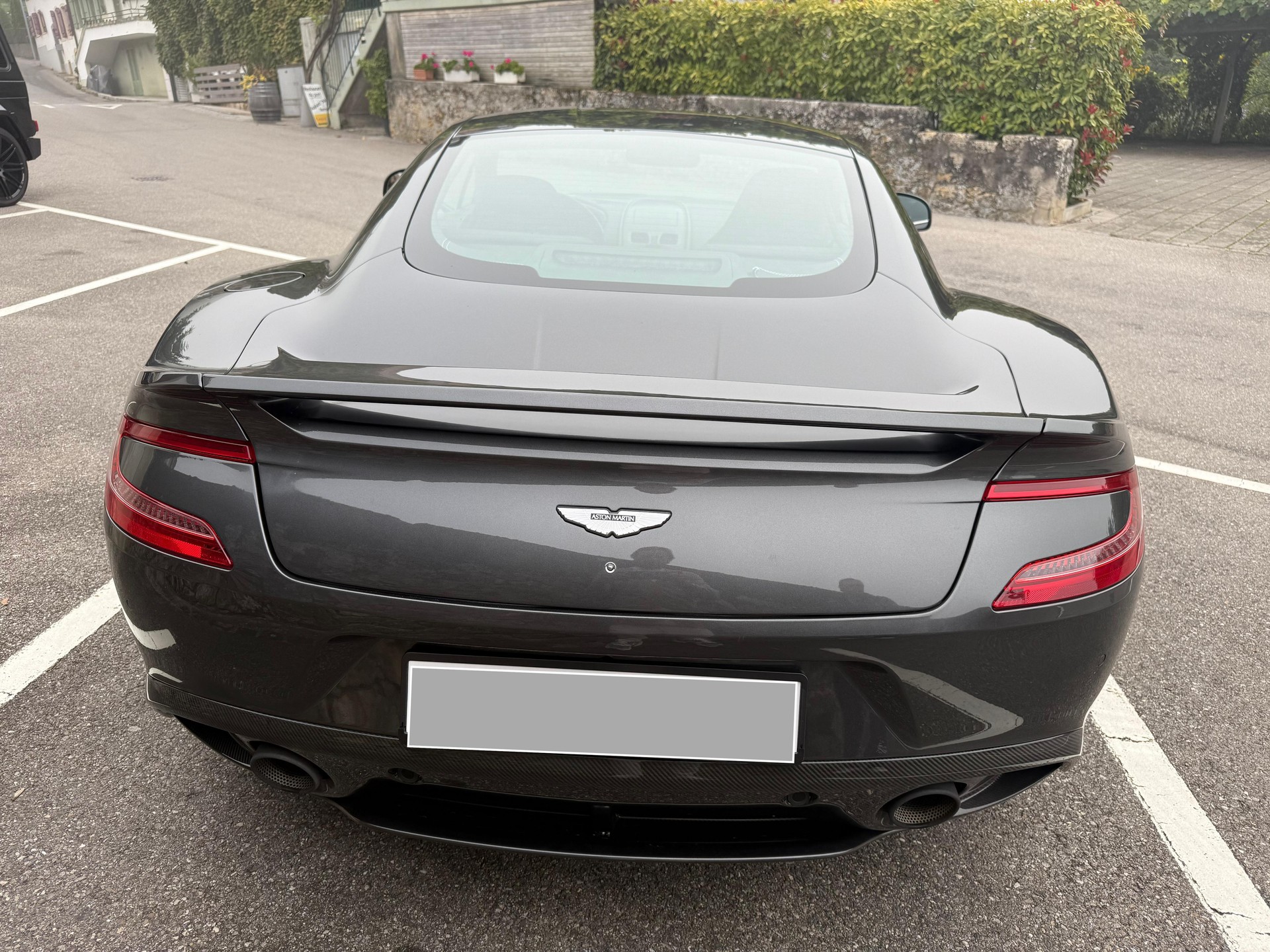 ASTON MARTIN Vanquish V12 5.9-48 Touchtronic 2-image-5