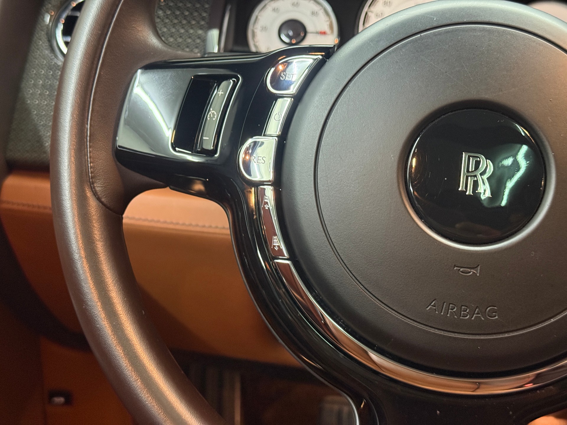 ROLLS-ROYCE Ghost 6.6 V12 Black Badge-image-18