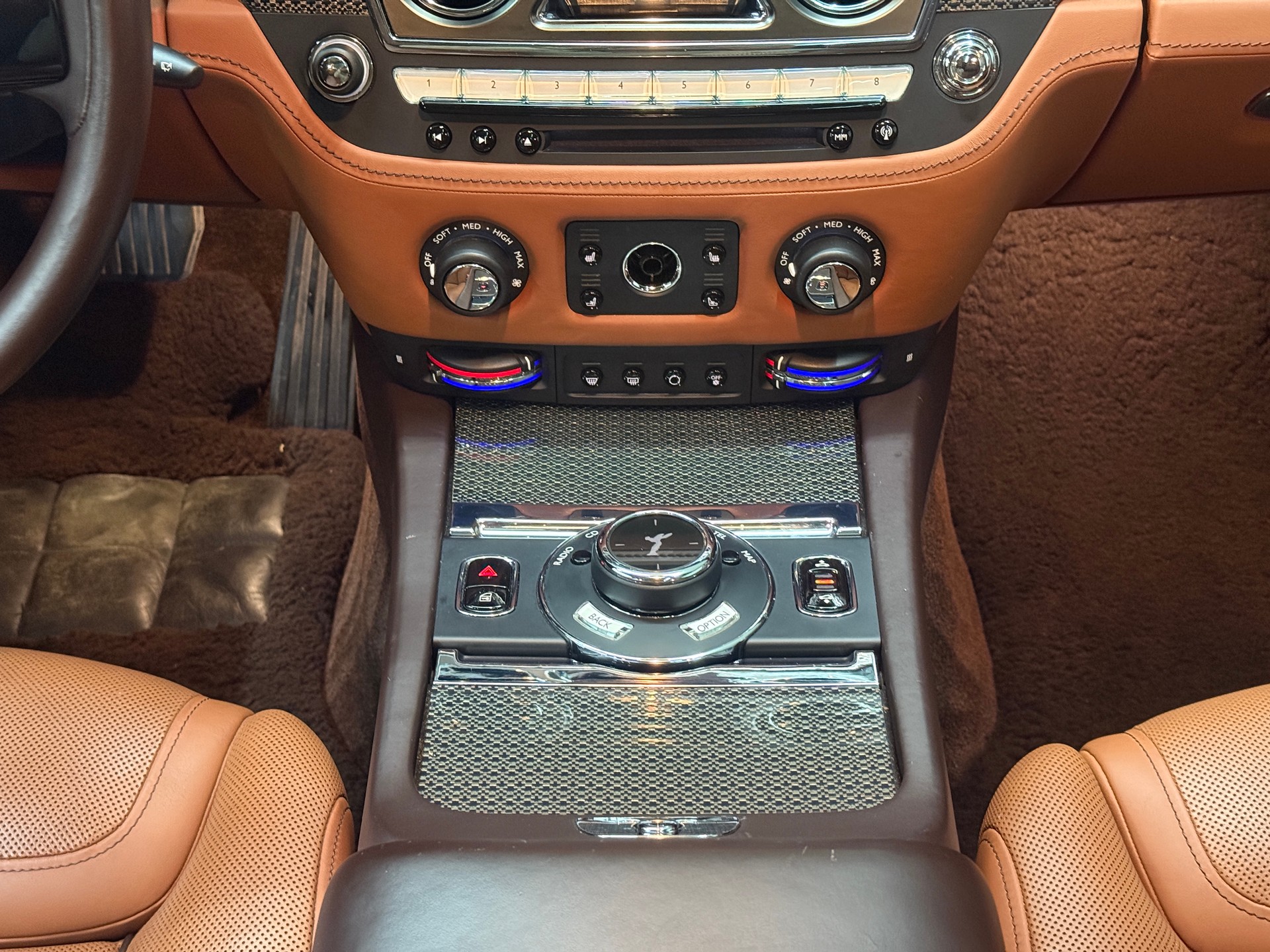 ROLLS-ROYCE Ghost 6.6 V12 Black Badge-image-12