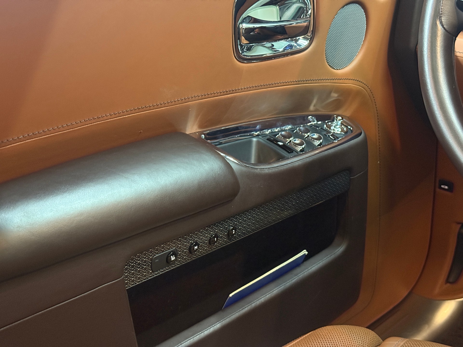ROLLS-ROYCE Ghost 6.6 V12 Black Badge-image-17