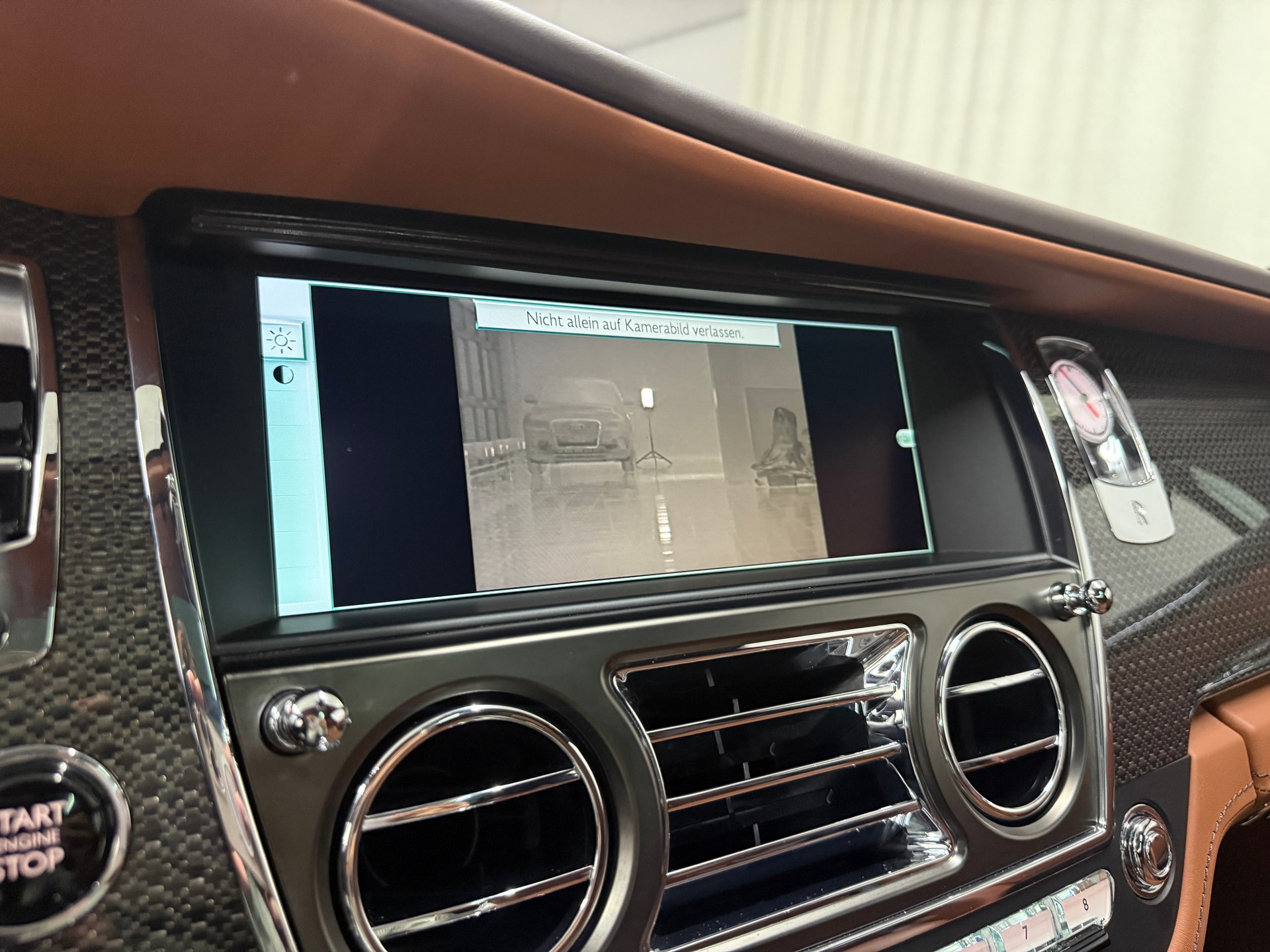ROLLS-ROYCE Ghost 6.6 V12 Black Badge-image-23