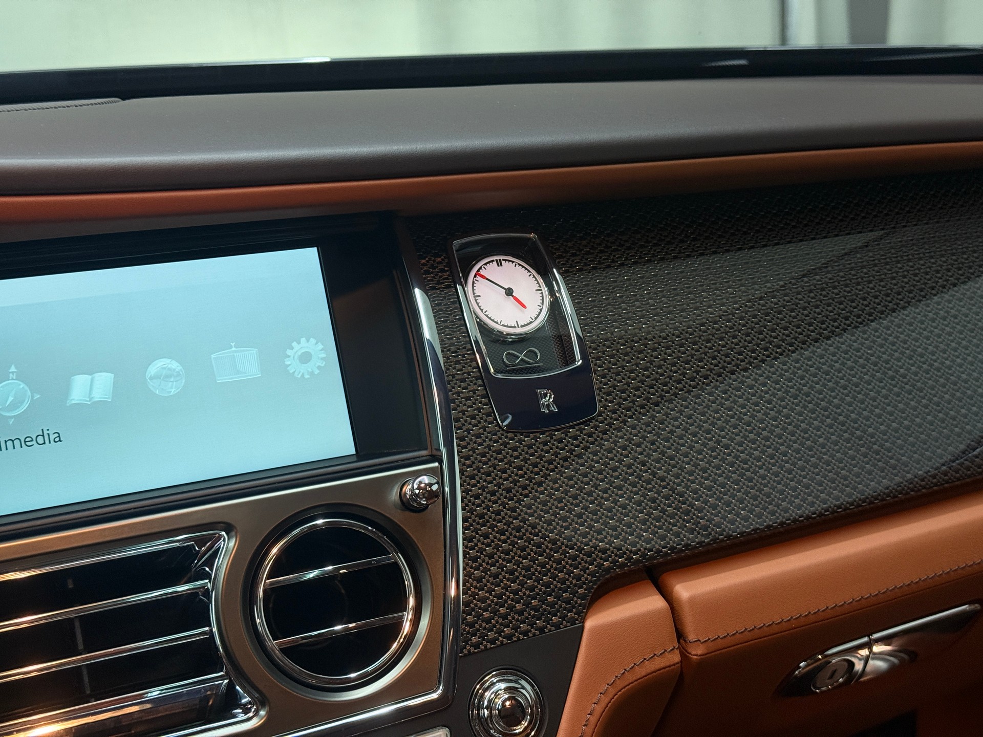 ROLLS-ROYCE Ghost 6.6 V12 Black Badge-image-11