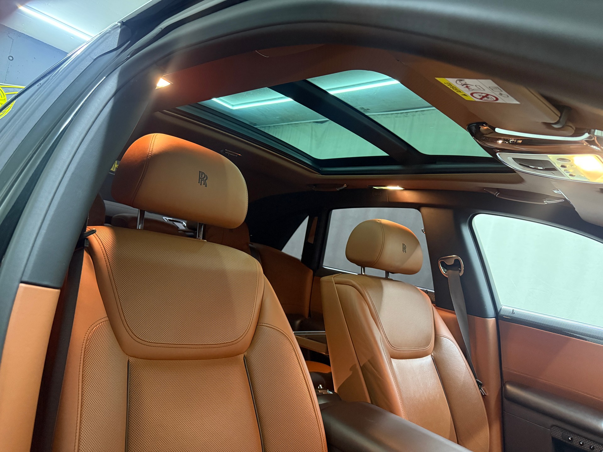 ROLLS-ROYCE Ghost 6.6 V12 Black Badge-image-22