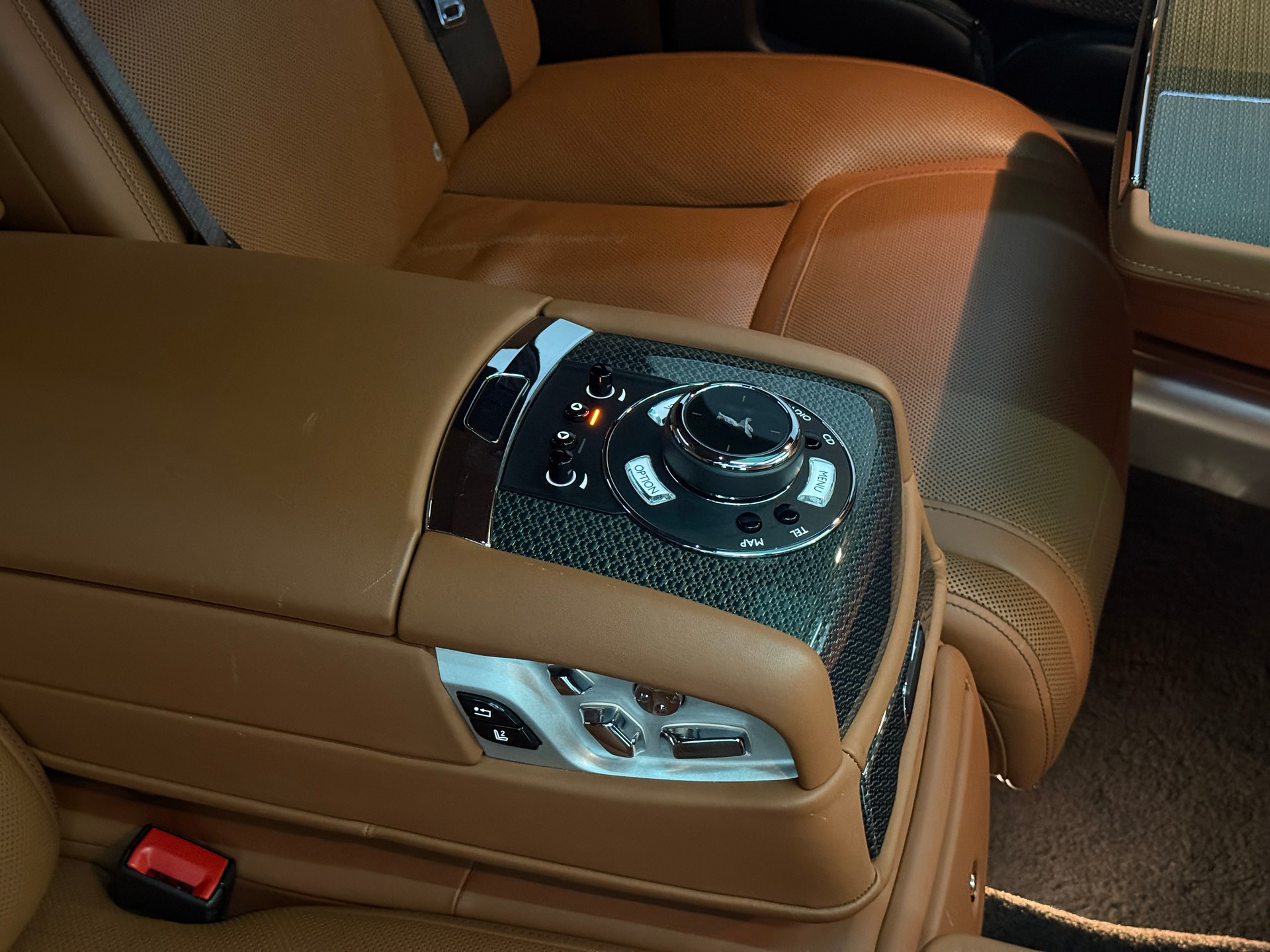 ROLLS-ROYCE Ghost 6.6 V12 Black Badge-image-16