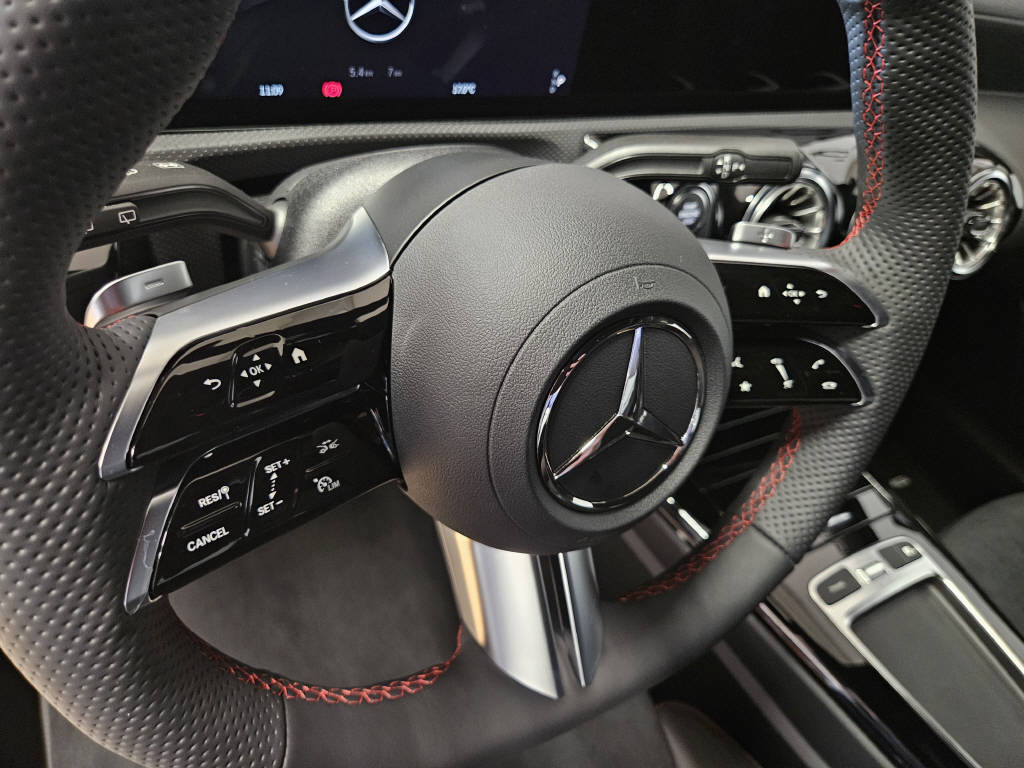 MERCEDES-BENZ A 250 e AMG Line EQ Star-image-7