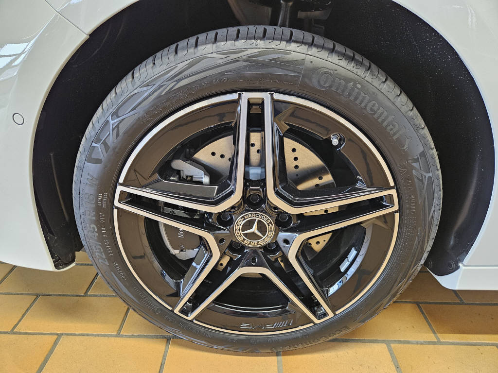 MERCEDES-BENZ A 250 e AMG Line EQ Star-image-14