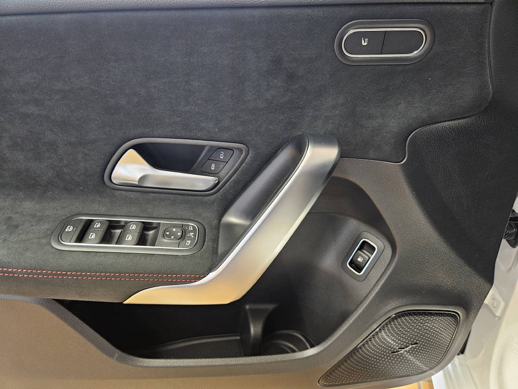 MERCEDES-BENZ A 250 e AMG Line EQ Star-image-8