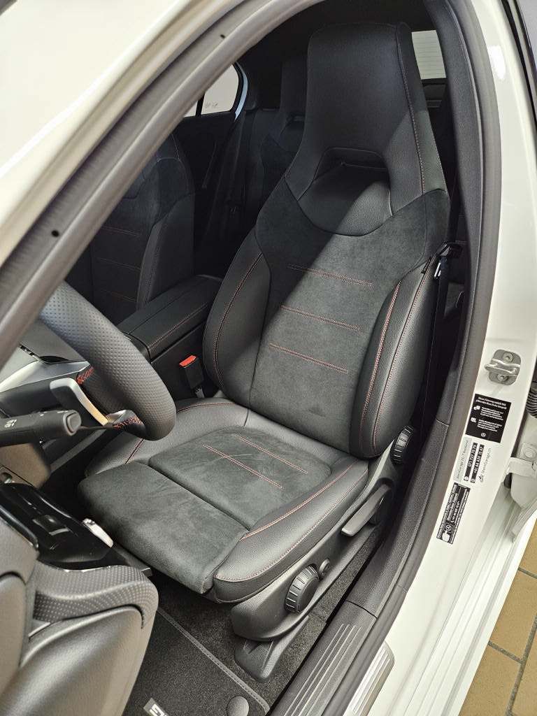 MERCEDES-BENZ A 250 e AMG Line EQ Star-image-4