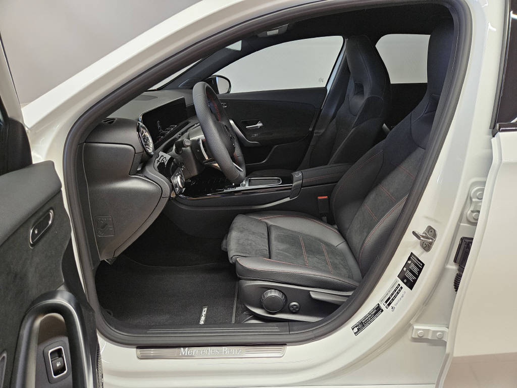 MERCEDES-BENZ A 250 e AMG Line EQ Star-image-5