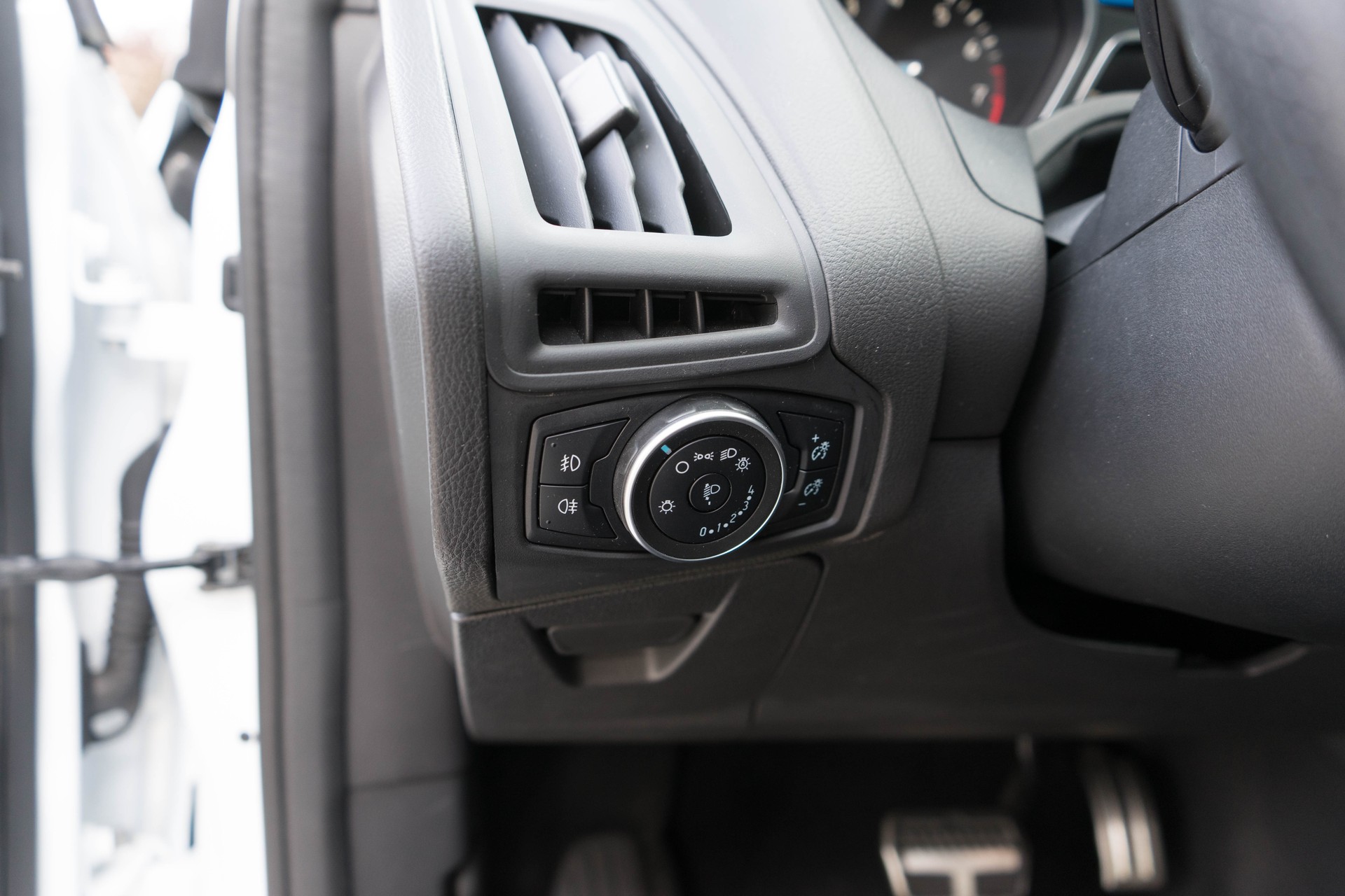 FORD Focus 1.5 SCTi ST Line Automatic-image-16