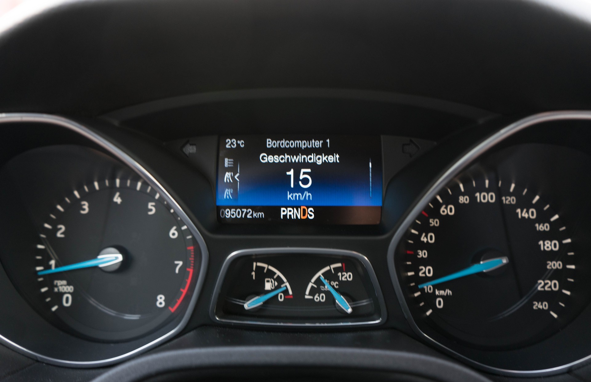 FORD Focus 1.5 SCTi ST Line Automatic-image-15