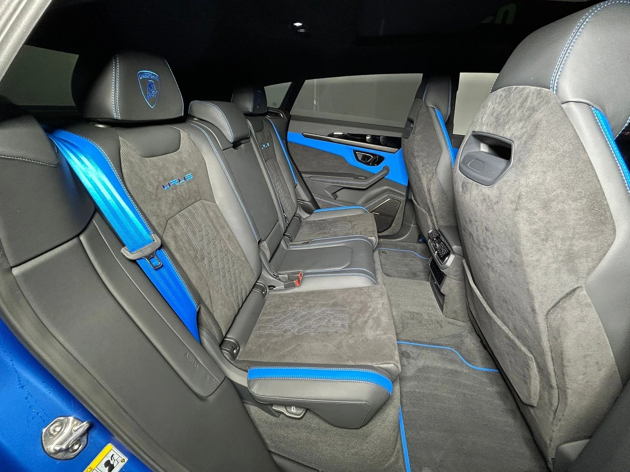 LAMBORGHINI Urus 4.0 S 60 years anniversary-image-11
