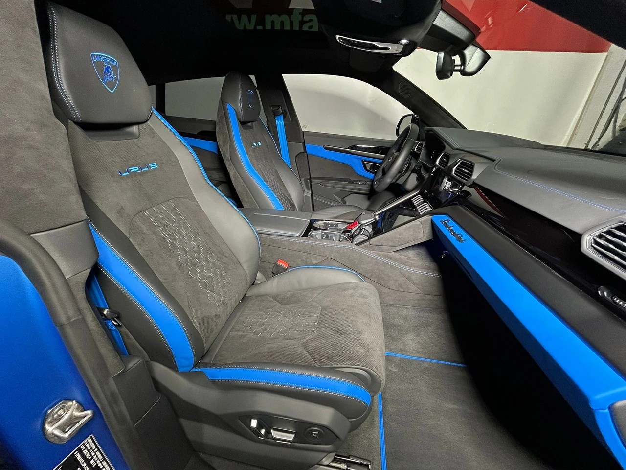 LAMBORGHINI Urus 4.0 S 60 years anniversary-image-12