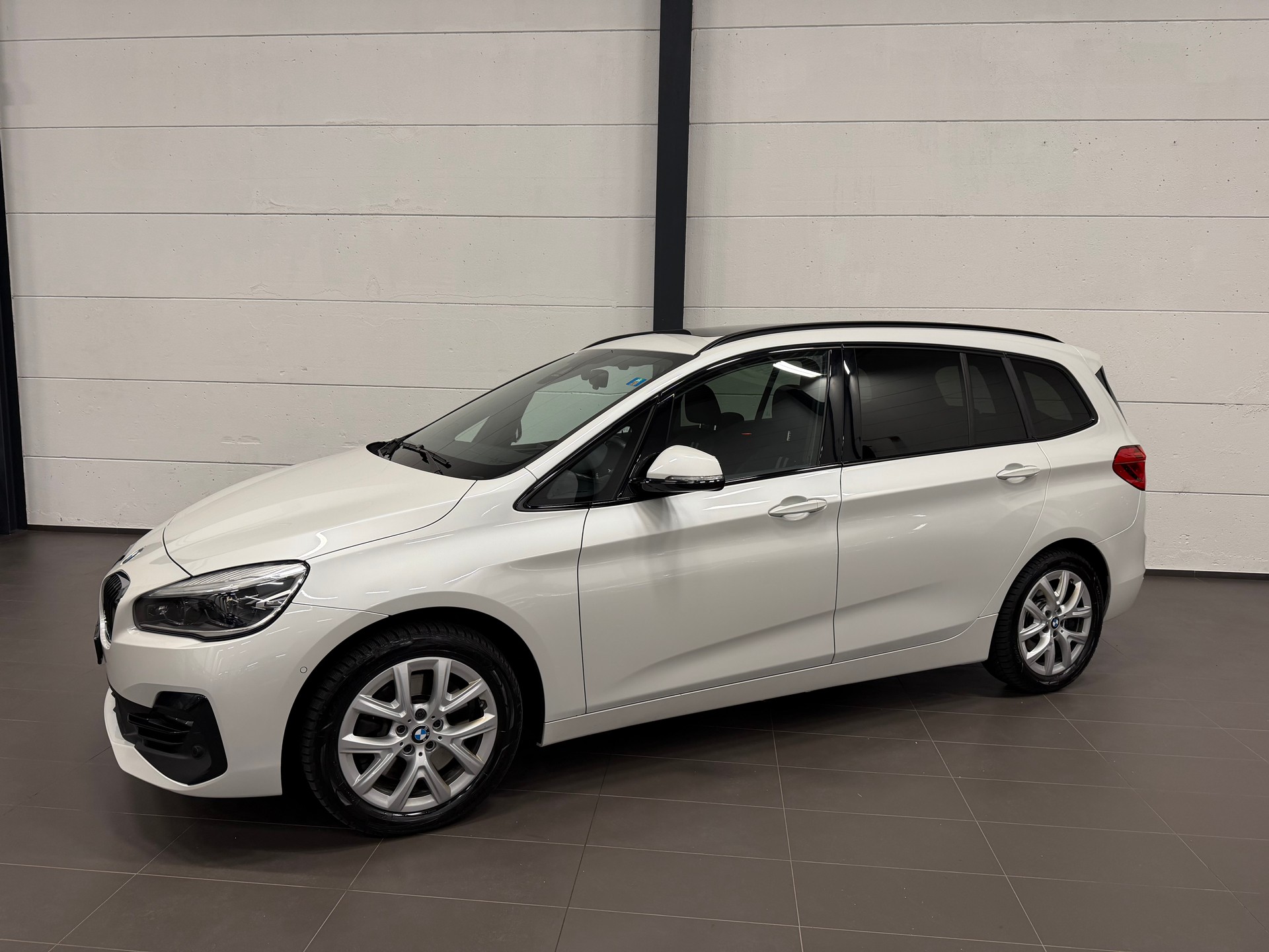 BMW 220d xDrive Gran Tourer Steptronic Travel Edition-showroom-element-2