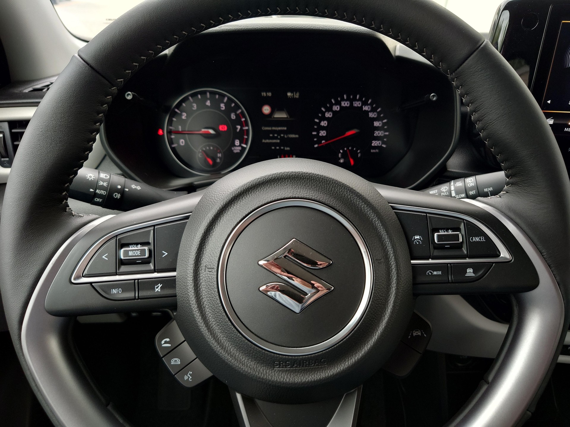 SUZUKI Swift 1.2 1st Edition Hybrid 4x4-image-6