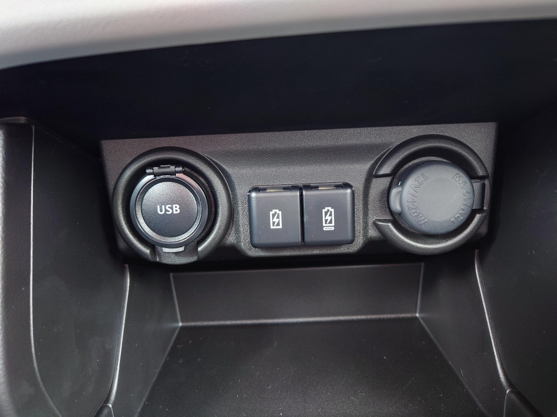 SUZUKI Swift 1.2 1st Edition Hybrid 4x4-image-12