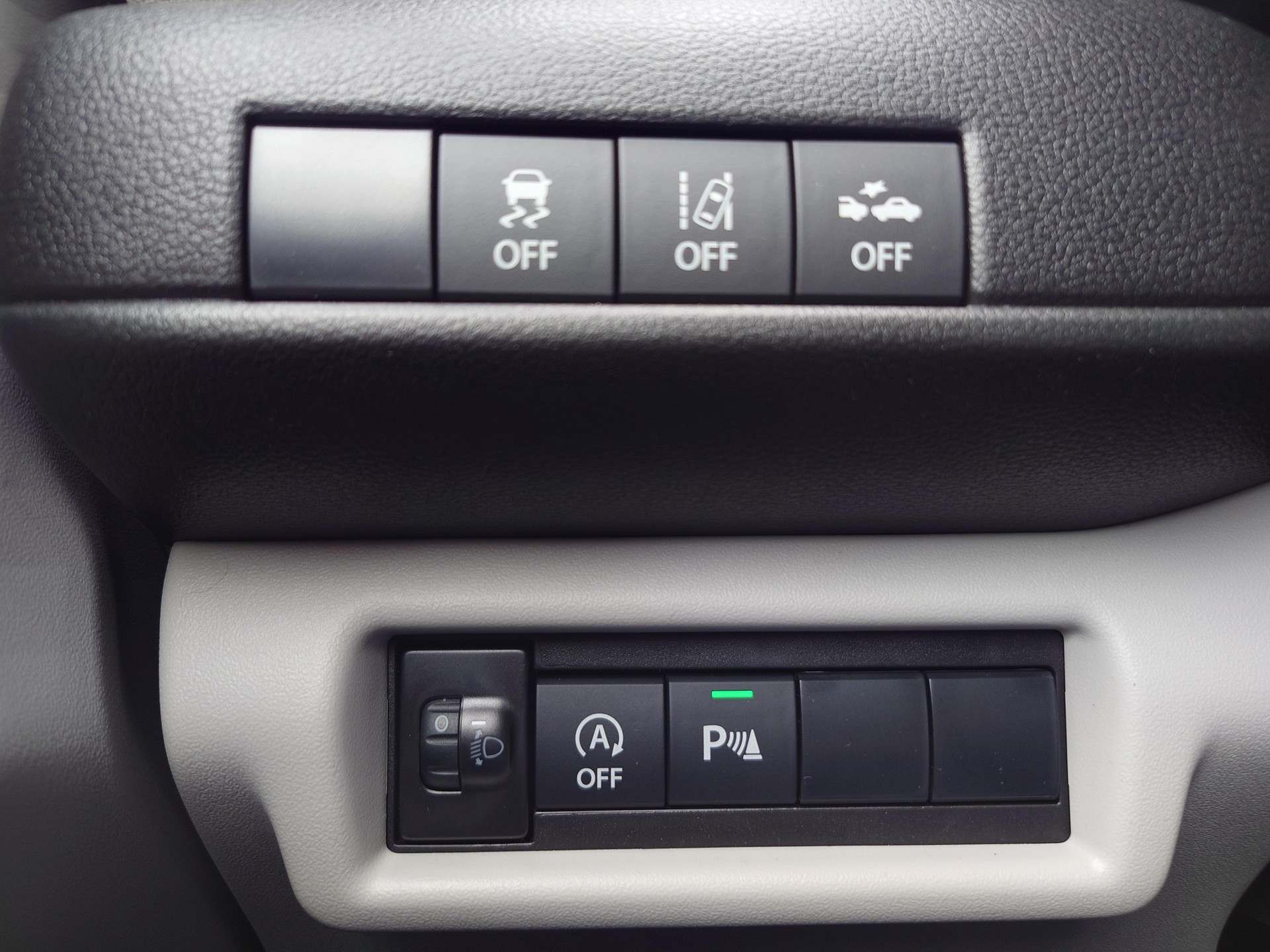 SUZUKI Swift 1.2 1st Edition Hybrid 4x4-image-10