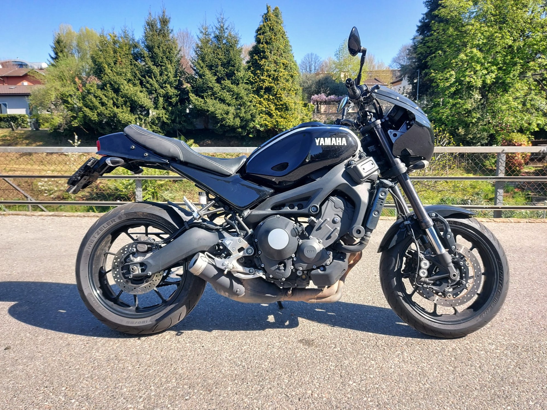 YAMAHA XSR 900-image-1