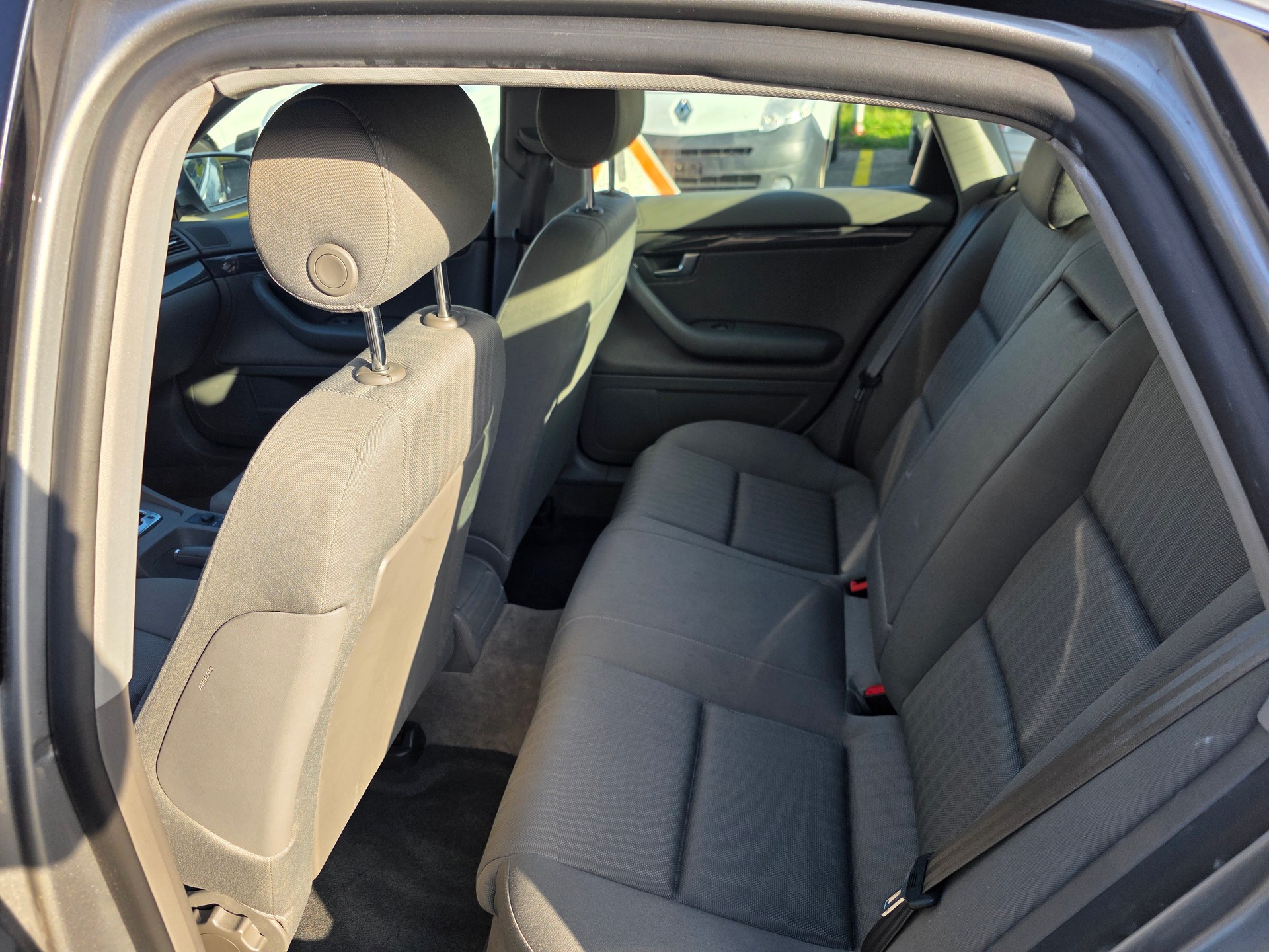 AUDI A4 2.0-image-9