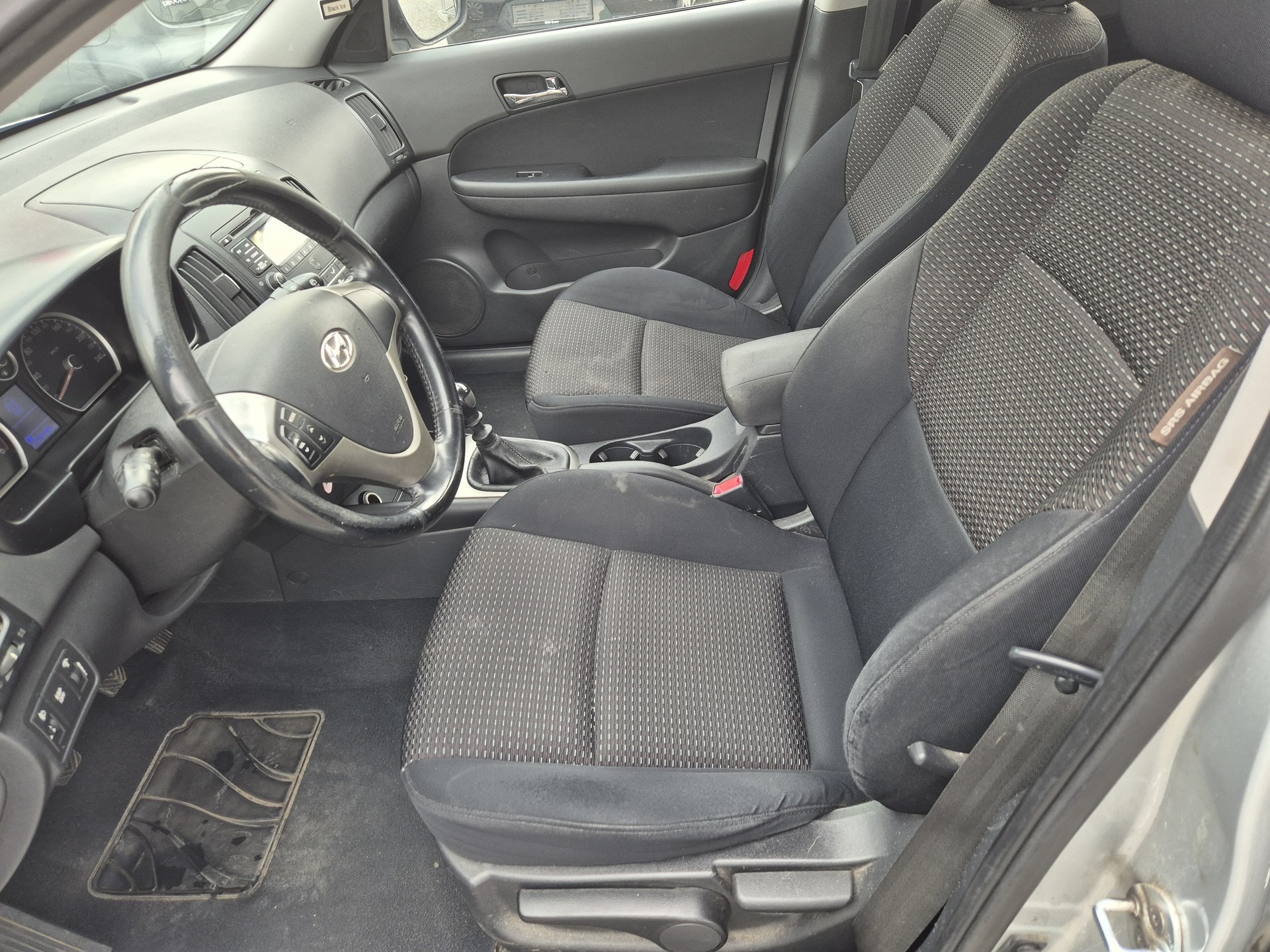HYUNDAI i30 1.6 CRDi Style-image-9