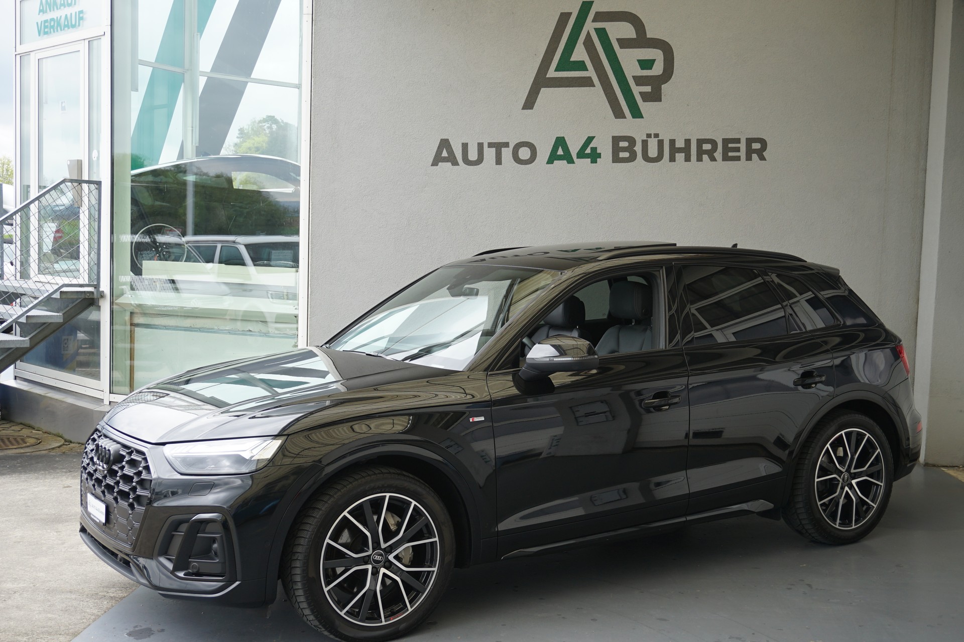 AUDI Q5 40 TDI Black Editition 2,0 TDi quattro 204 PS CH-Auto mit Gratisservice!!-showroom-element-3