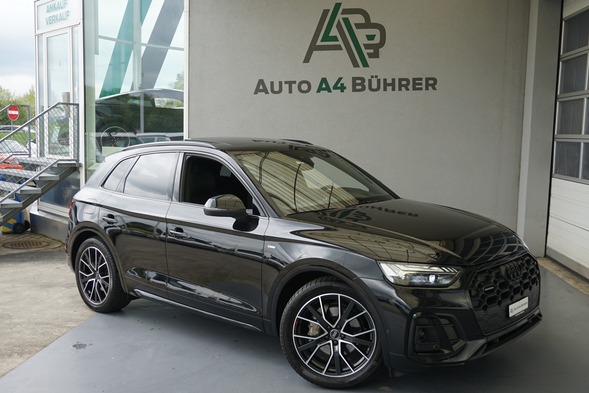 AUDI Q5 40 TDI Black Editition 2,0 TDi quattro 204 PS CH-Auto mit Gratisservice!!-showroom-element-1