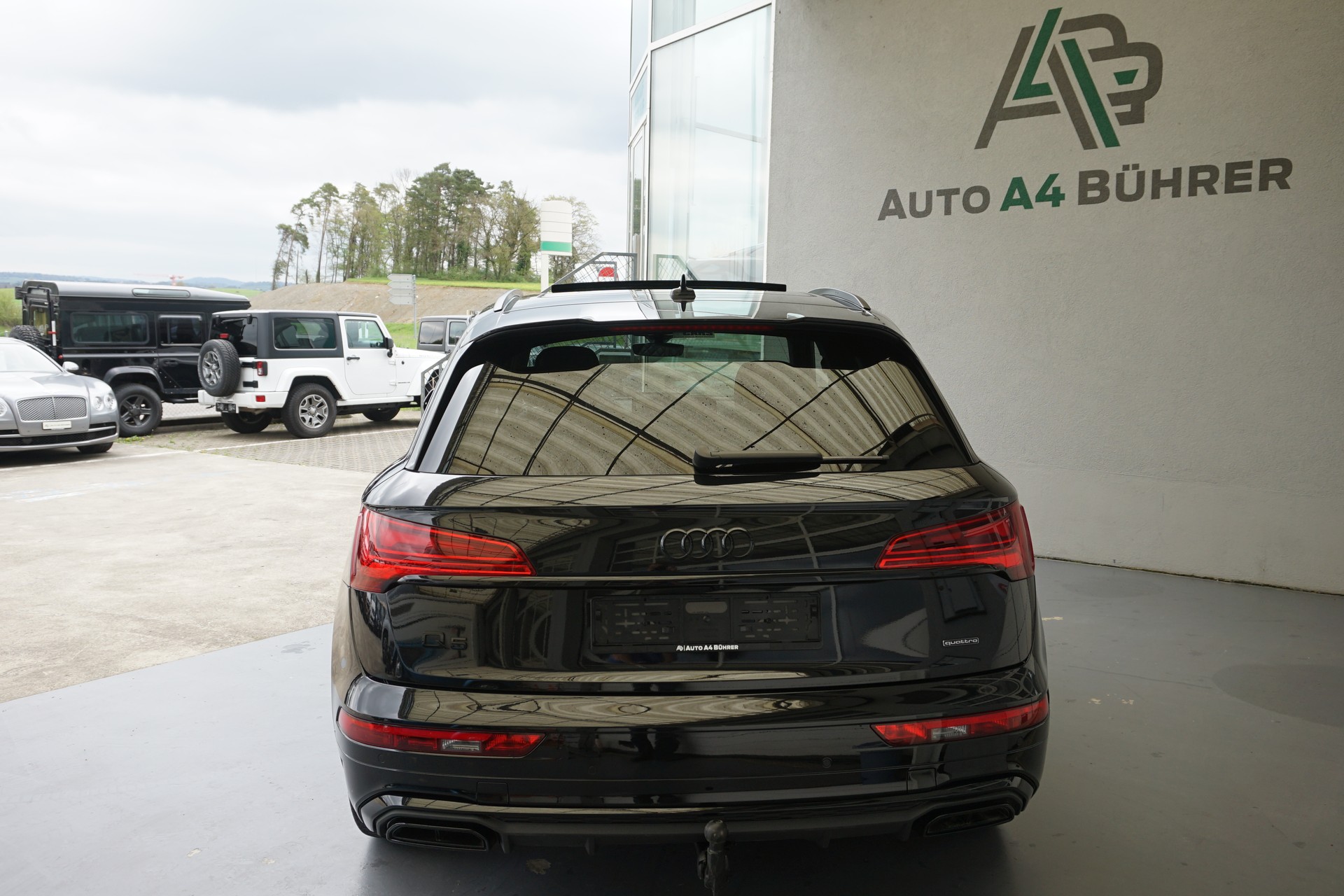 AUDI Q5 40 TDI Black Editition 2,0 TDi quattro 204 PS CH-Auto mit Gratisservice!!-image-6