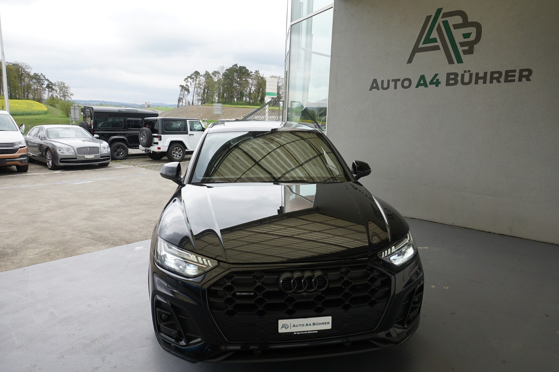AUDI Q5 40 TDI Black Editition 2,0 TDi quattro 204 PS CH-Auto mit Gratisservice!!-showroom-element-2