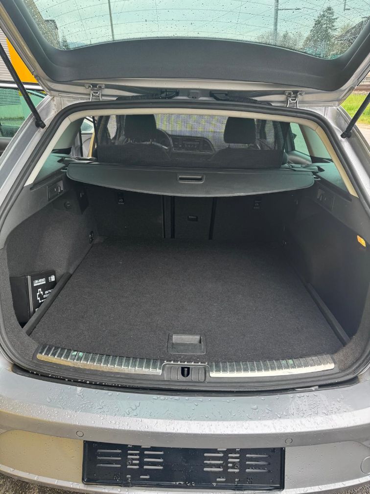 SEAT LEON-image-12