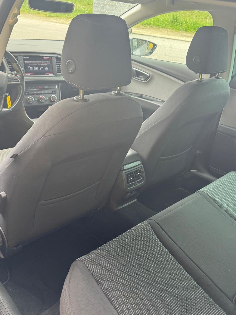 SEAT LEON-image-10