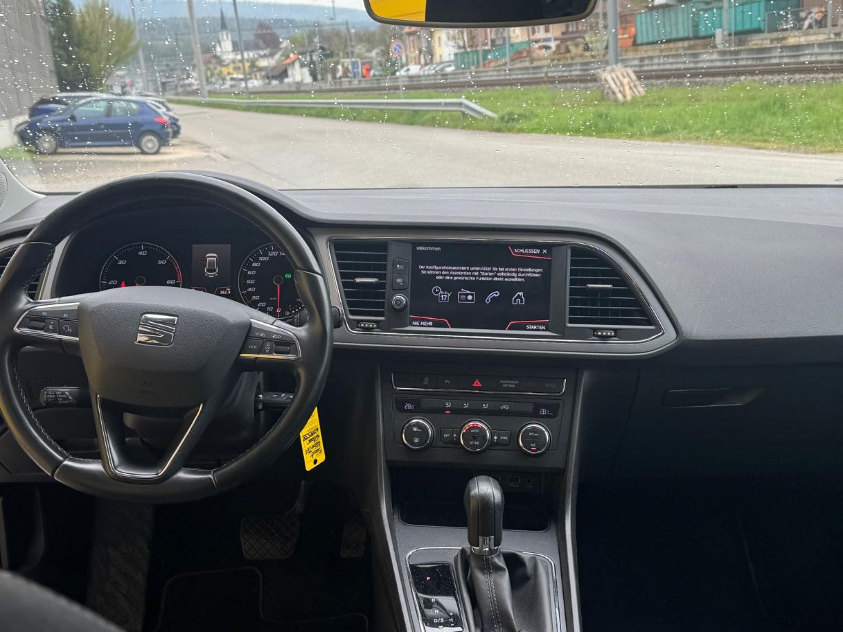SEAT LEON-image-8